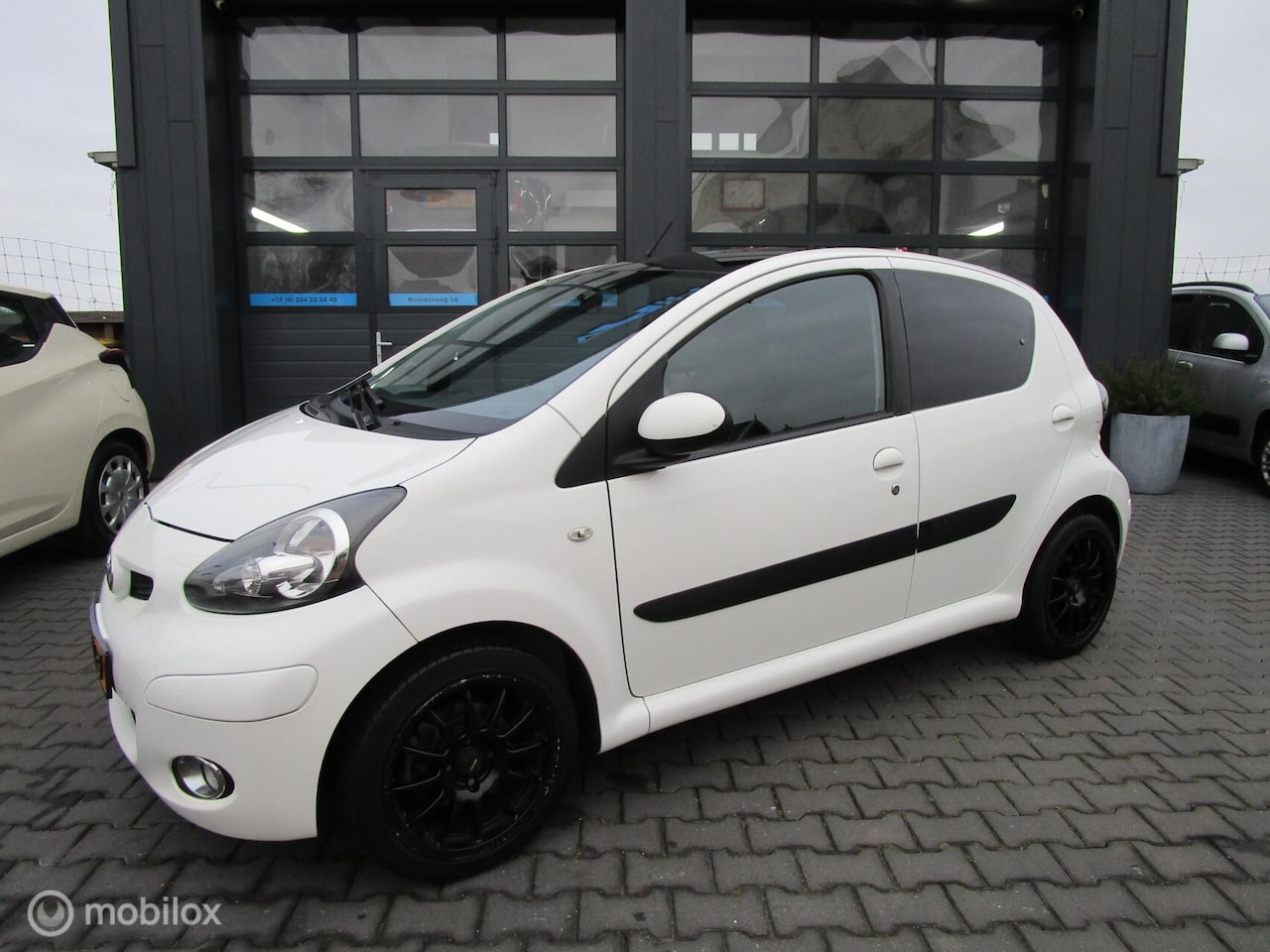Toyota Aygo - 1.0-12V Dynamic Navigator 5drs Airco Navigatie - AutoWereld.nl