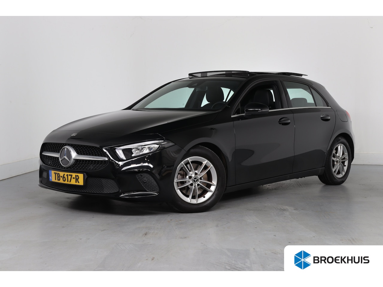 Mercedes-Benz A-klasse - 200 Premium | 1e Eigenaar! | Wide Screen | Open Dak | Navi | Camera | LED | Sportstoelen | - AutoWereld.nl