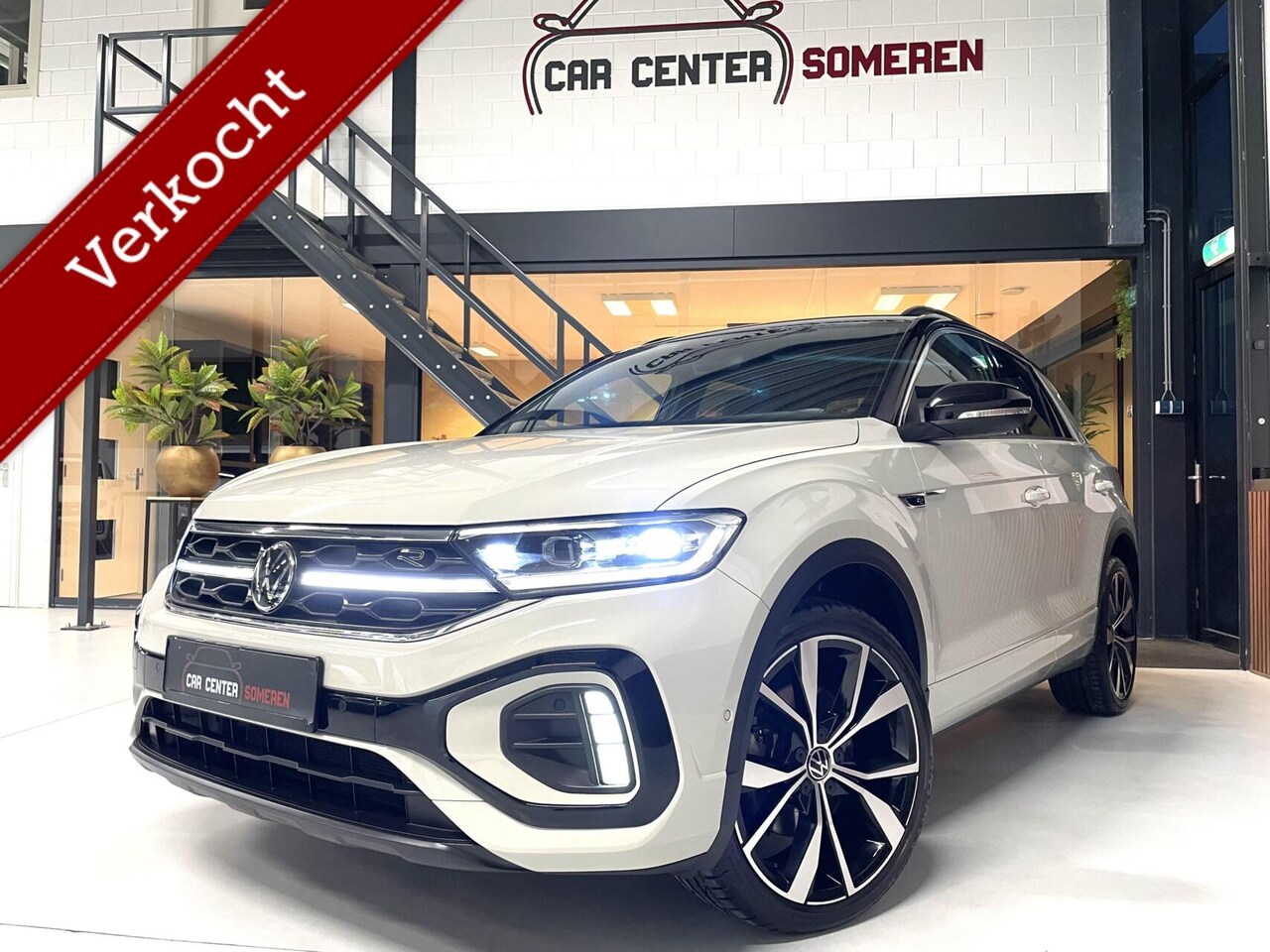Volkswagen T-Roc - 1.5 TSI R-Line/ Camera/ Keyless/ 19''LMV/ IQ LED - AutoWereld.nl