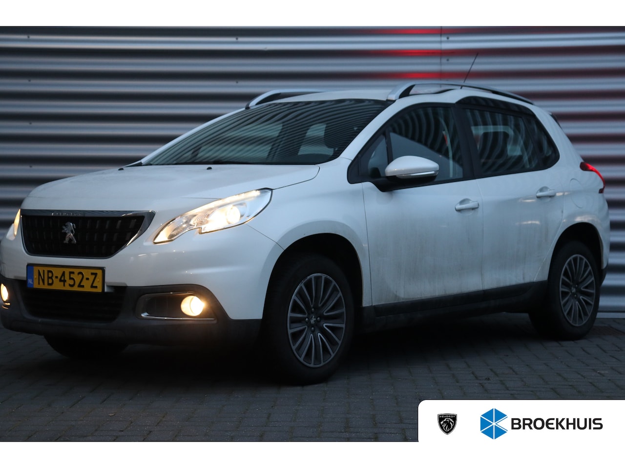 Peugeot 2008 - 1.2 PURETECH 110PK BLUE LION / NAVI / AIRCO / LED / PDC / BLUETOOTH / CRUISECONTROL / NIEU - AutoWereld.nl