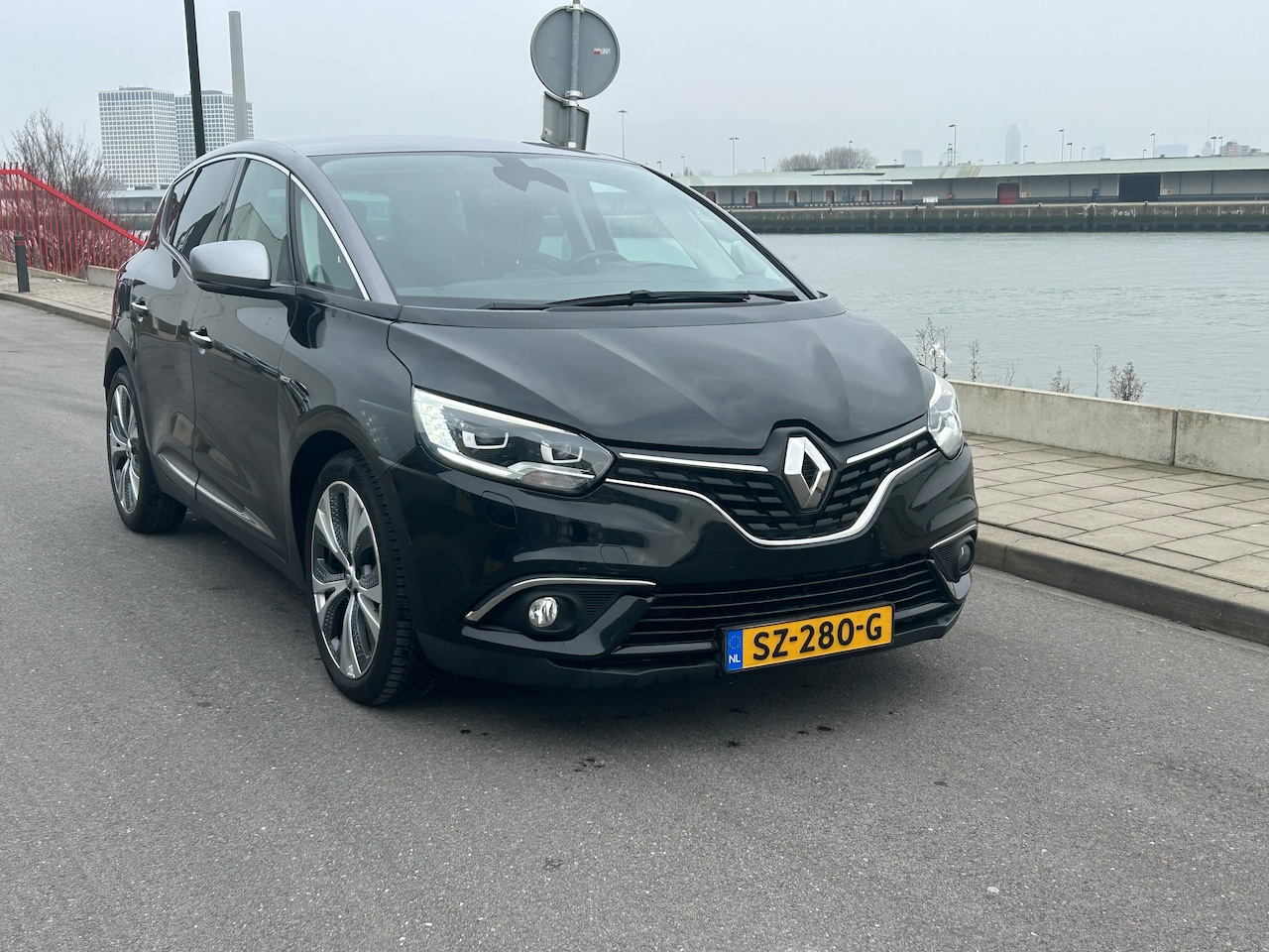 Renault Scénic - 1.6 dCi Bose 160 PK AUT NAVI LED LEDER - AutoWereld.nl