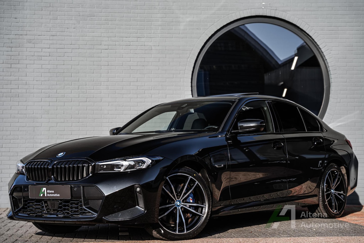 BMW 3-serie - 330e xDrive M-sport, BTW, M-sportstoelen, camera, hifi, adaptieve cruise - AutoWereld.nl
