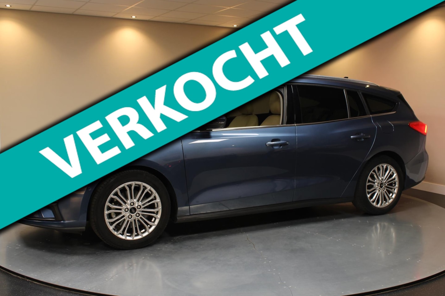 Ford Focus Wagon - 1.0 EcoBoost Titanium Business *Automaat* Pano|Carplay|Trekhaak - AutoWereld.nl