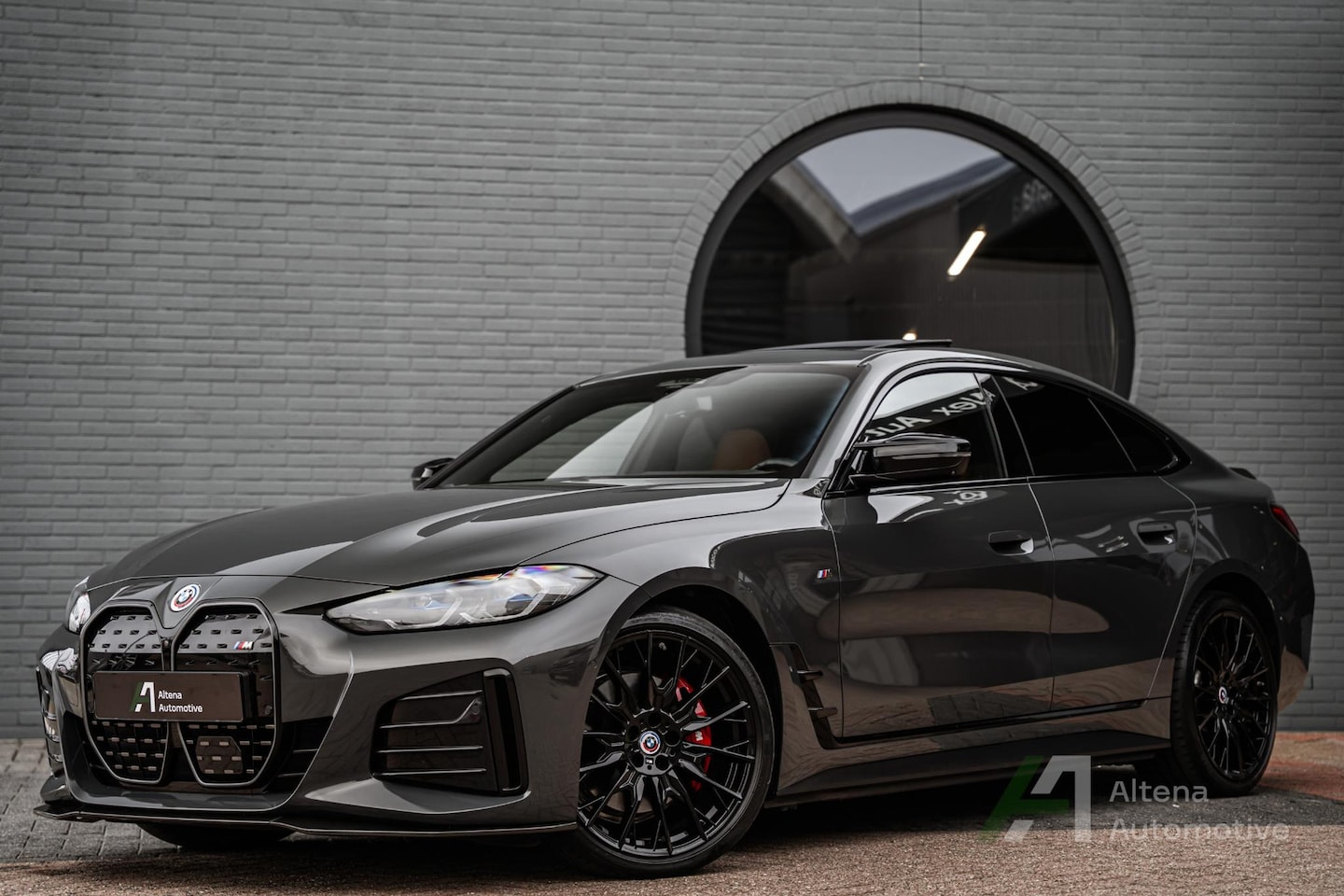 BMW i4 - M50 High Executive 84 kWh carbon, co-pilot, M-sportstoelen, trekhaak, Harman kardon, Dravi - AutoWereld.nl