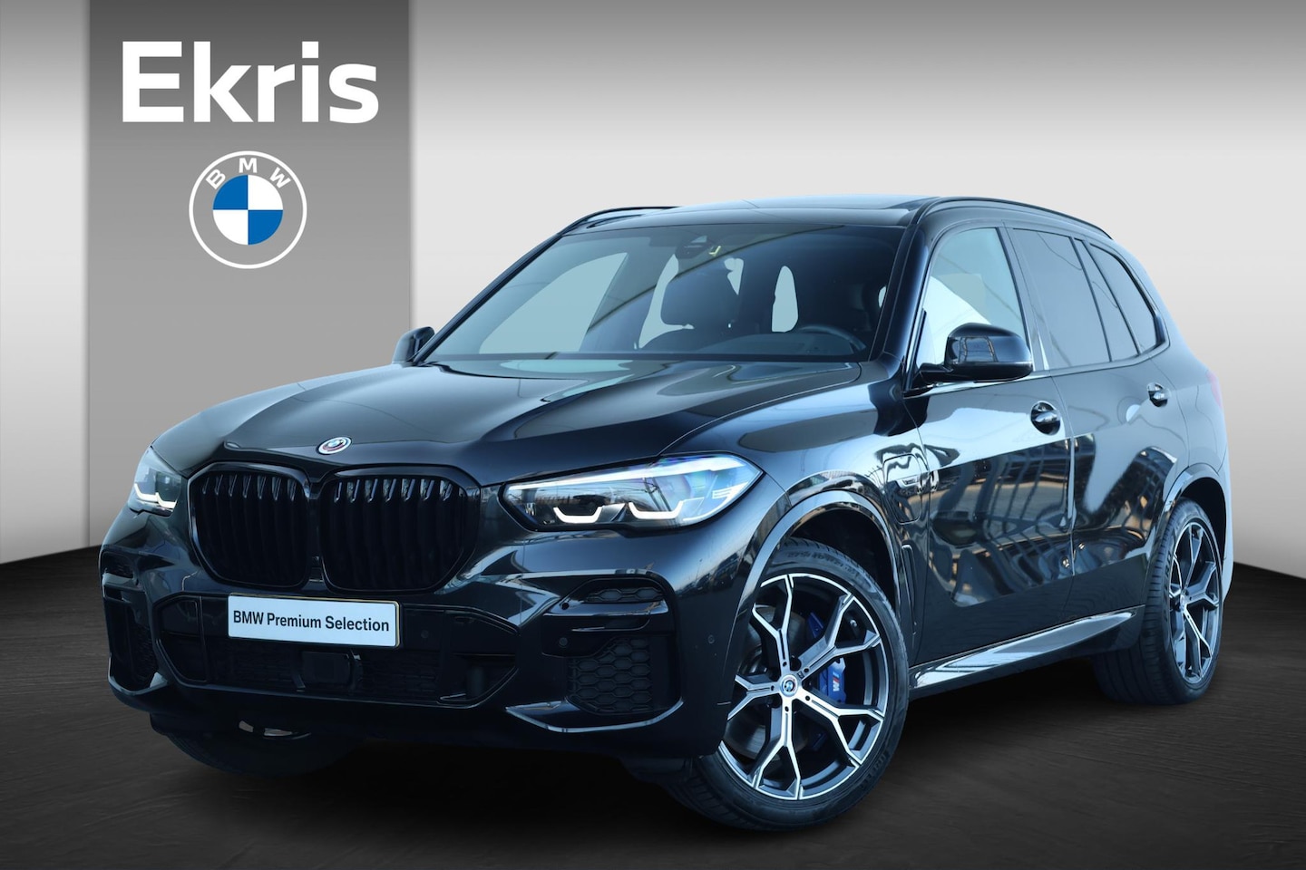 BMW X5 - xDrive45e High Executive M Sportpakket/ Trekhaak/ Panoramadak/ Stoelverwarming Voor-Achter - AutoWereld.nl