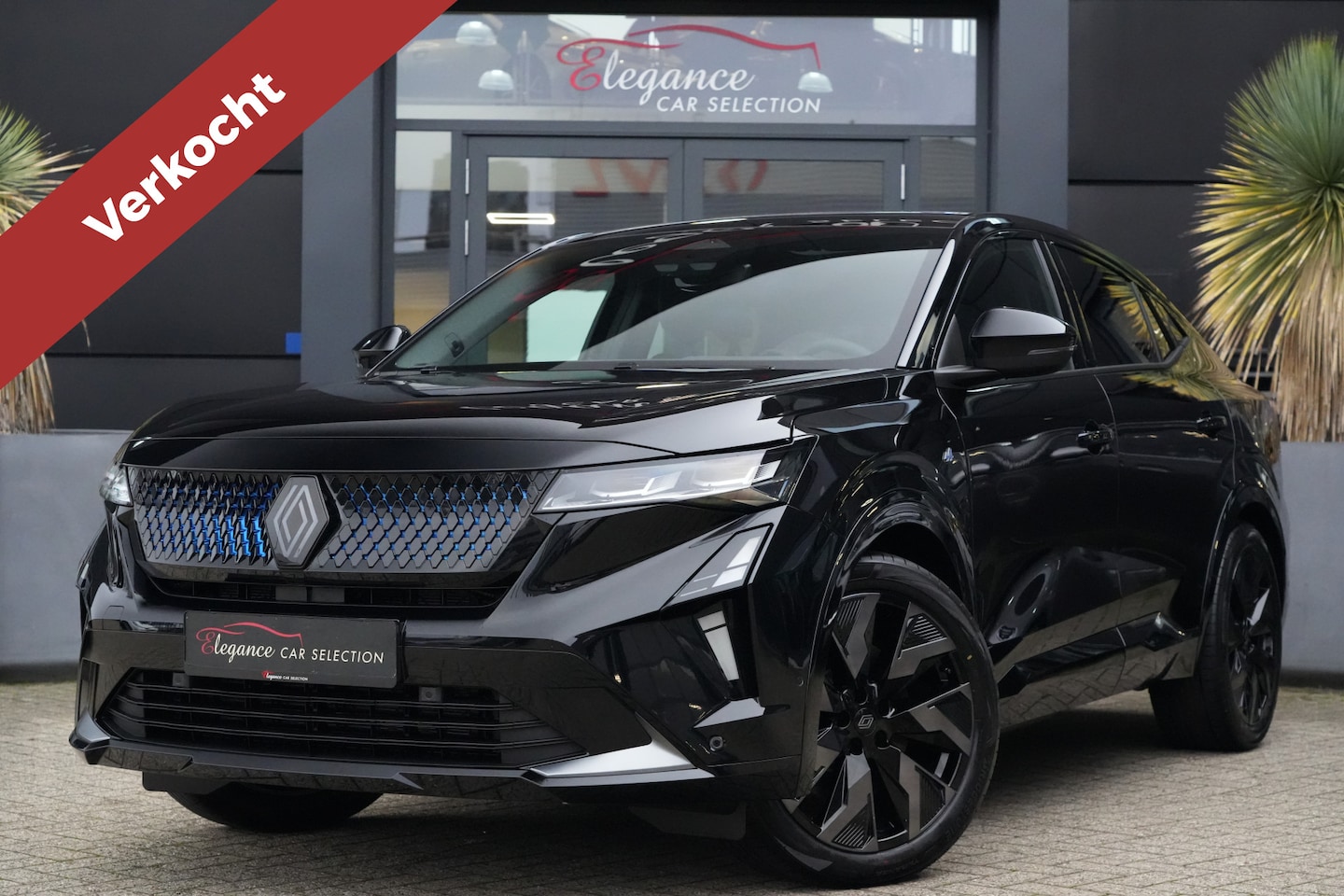 Renault Rafale - 1.2 E-Tech 4x4 Plug-in Hybrid 300 Esprit Alpine 300pk Panoramadak/Stoelverwarming/Camera - AutoWereld.nl