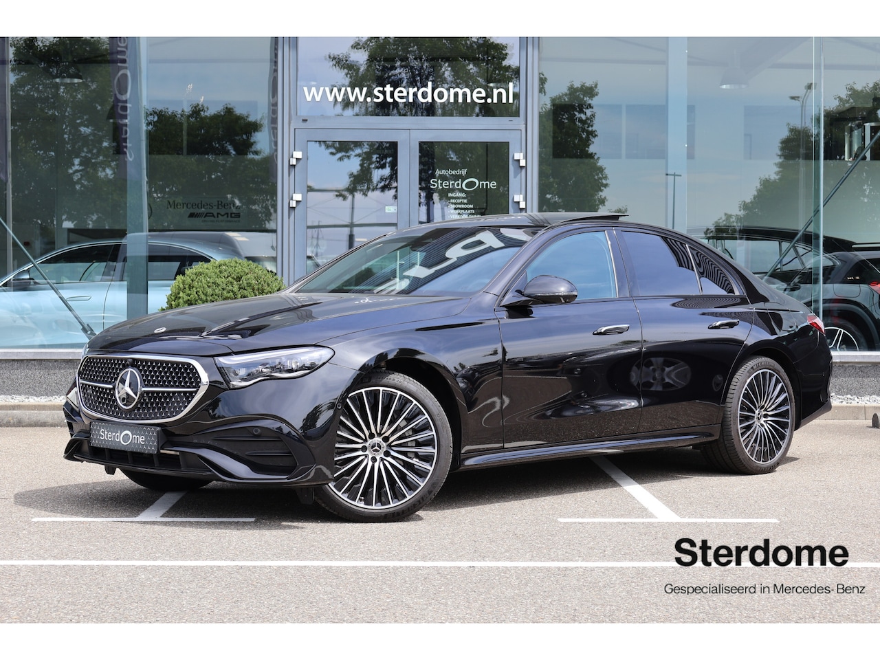 Mercedes-Benz E-klasse - 300 e AMG Line l Panoramadak l 360 Camera l Head-up l DISTRONIC l Night pakket lBurmester - AutoWereld.nl