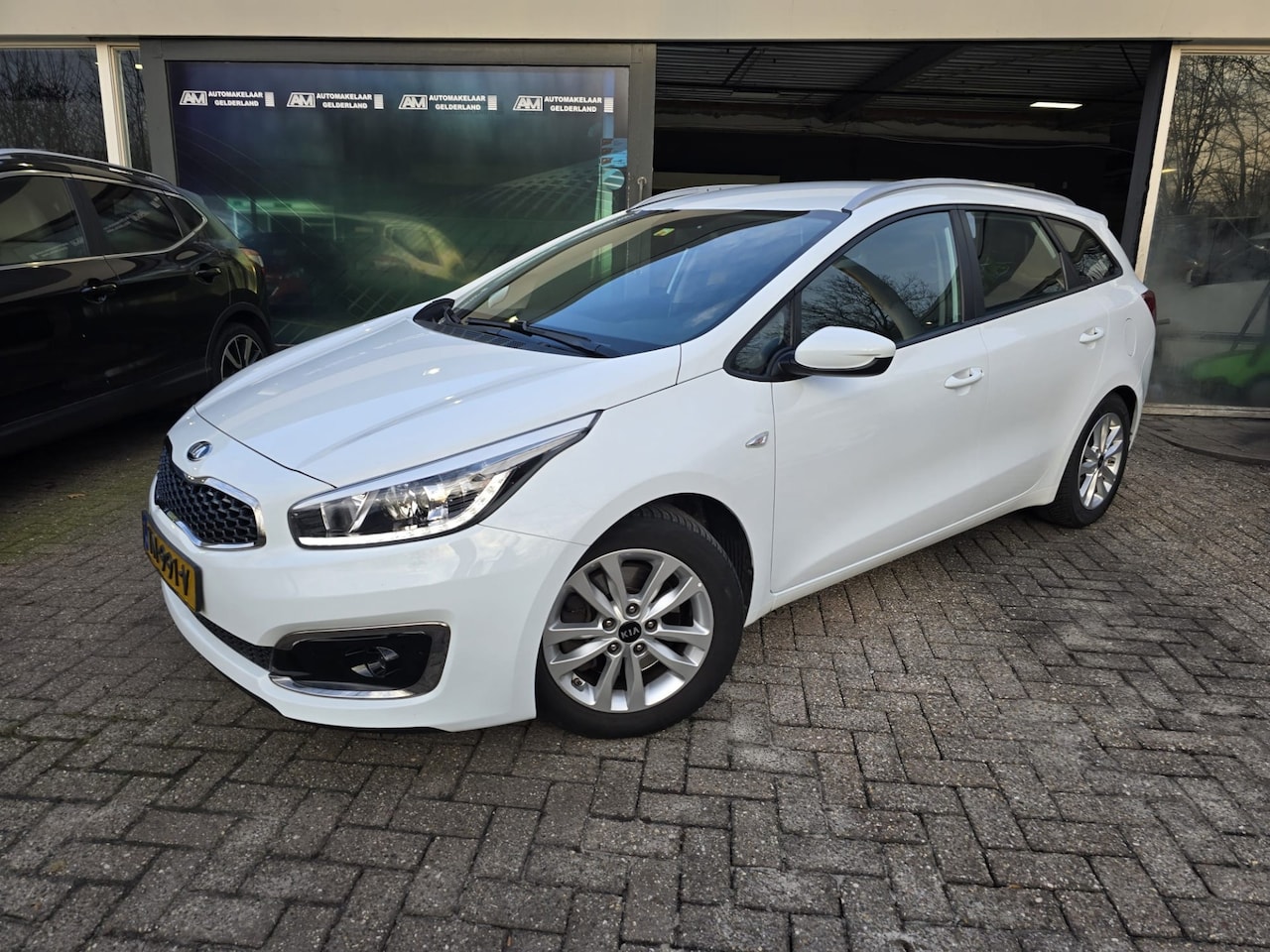 Kia Cee'd Sportswagon - 1.0 T-GDi ComfortPlusLine Navigator | 1E EIGENAAR | 12MND GARANTIE | CAMERA | NAVI | - AutoWereld.nl