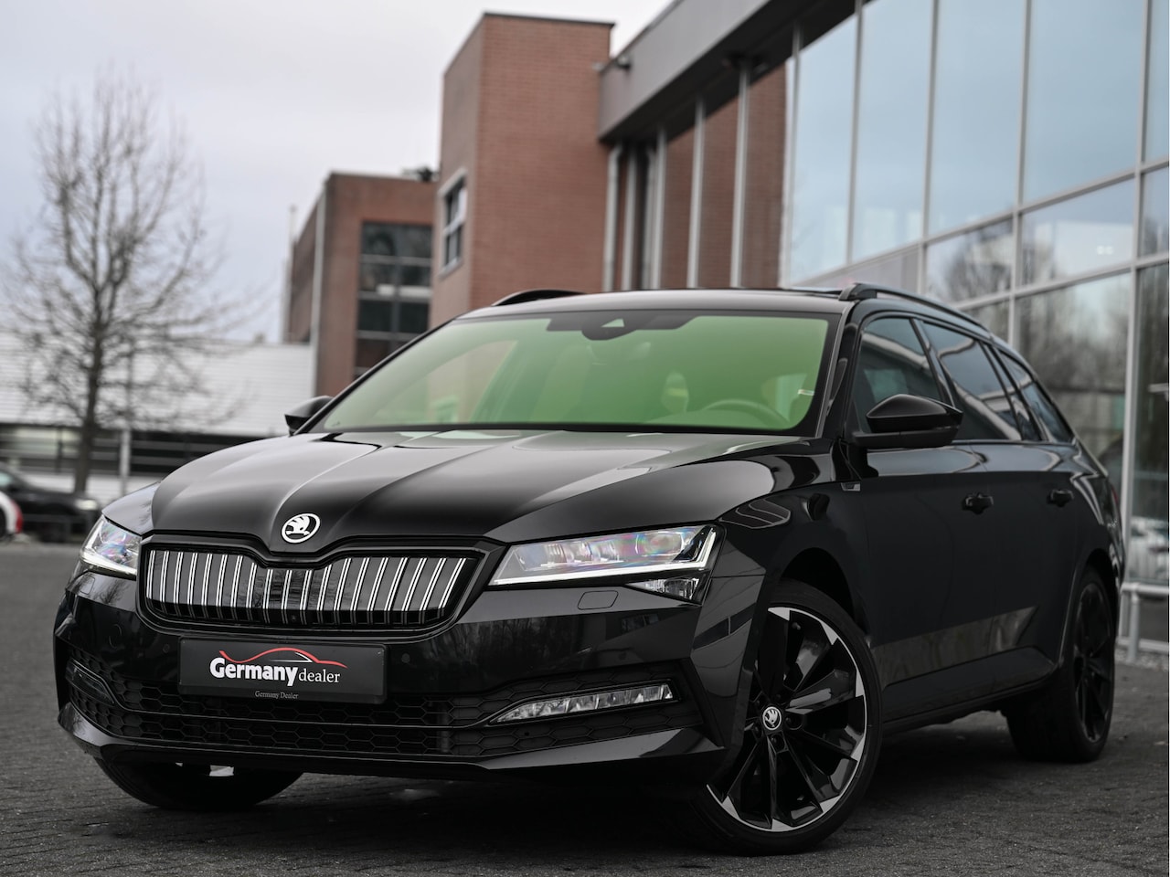 Skoda Superb Combi - 1.4 TSI iV 218pk Sportline Business Pano Matrix ACC BSM DCC Elektr. Zetels Stuur/Stoel/Ach - AutoWereld.nl