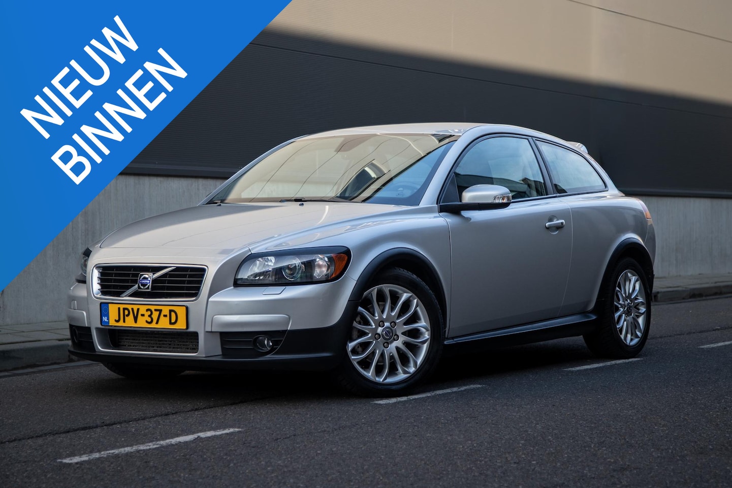Volvo C30 - 2.4 D5 Momentum | 159.000KM | Stoelverwarming | Xenon | Automaat | Memory - AutoWereld.nl