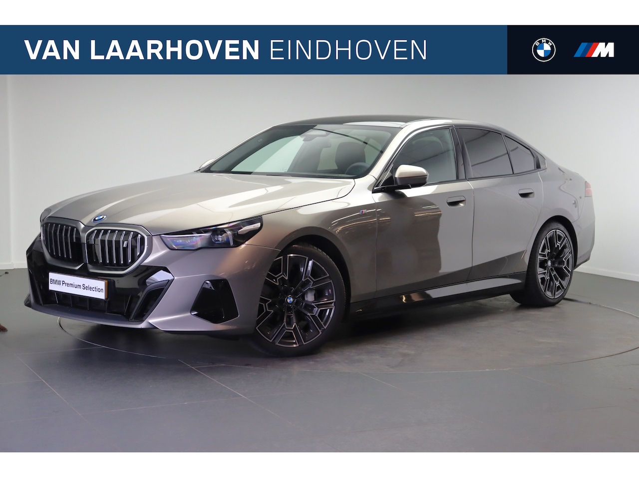 BMW i5 - eDrive40 High Executive M Sport / Panoramadak / M Sportonderstel / Comfort Access / Adapti - AutoWereld.nl