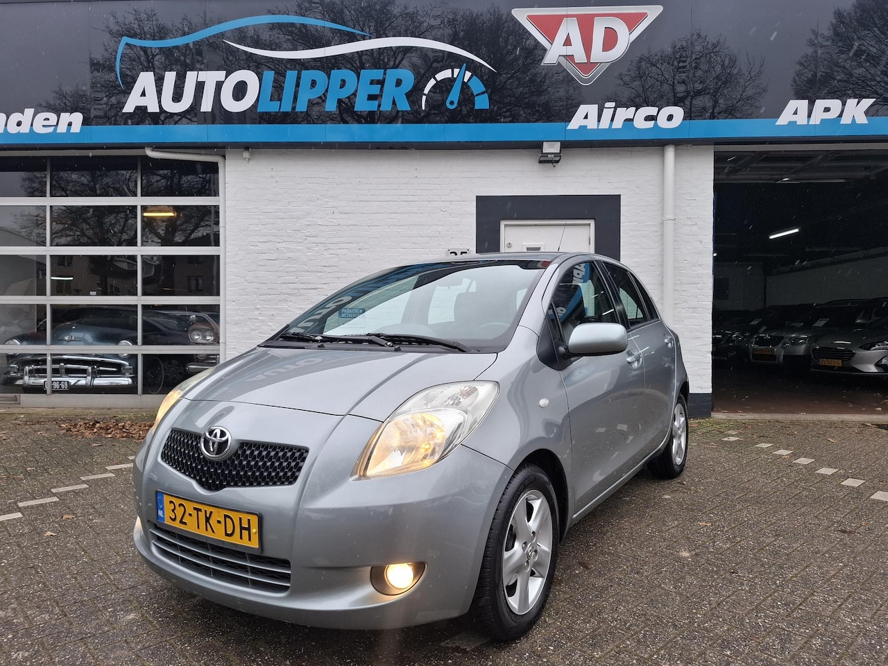 Toyota Yaris - 1.3 VVTi Luna MMT /Nieuwe apk bij aflevering/All season banden/Trekhaak/Automaat!! - AutoWereld.nl