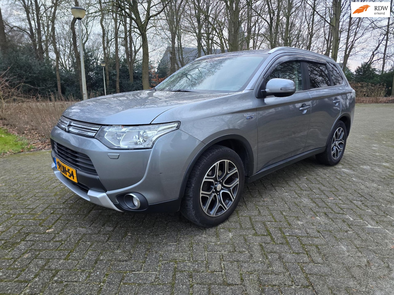 Mitsubishi Outlander - 2.0 PHEV Plug in Hybrid Executive Edition X-Line - AutoWereld.nl