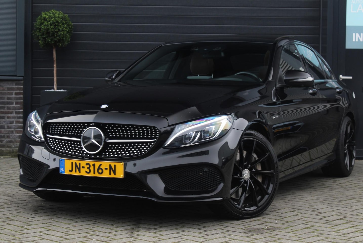 Mercedes-Benz C-klasse - 450 AMG 4MATIC | Panoramadak | Burmester | Adaptief | Leer | Zeer nette staat | Perfect on - AutoWereld.nl