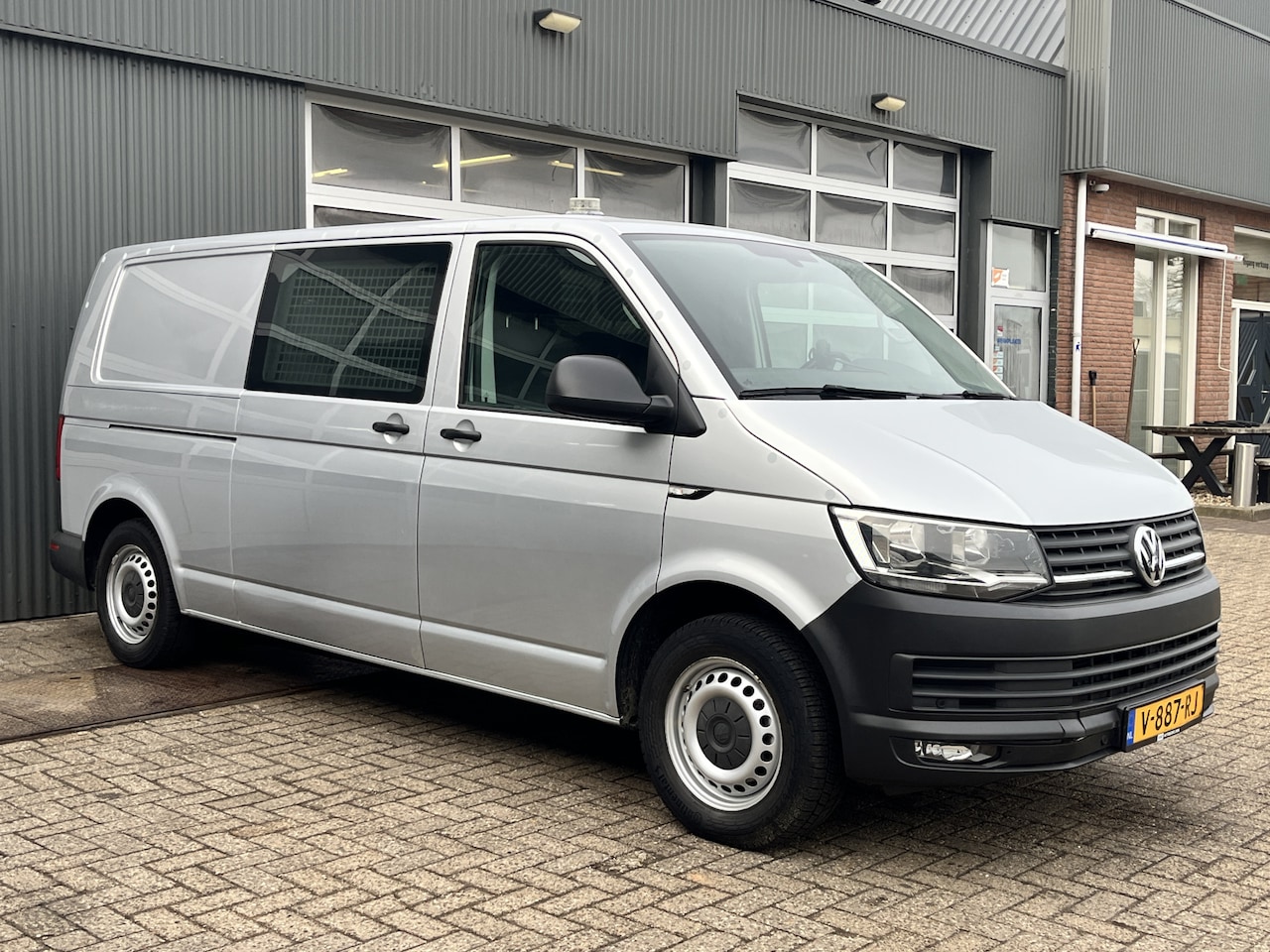 Volkswagen Transporter - 2.0 TSI L2H1 Benzine / CNG Dubbele Schuifdeur Airco Cruise controle Bpm vrij Trekhaak Klep - AutoWereld.nl
