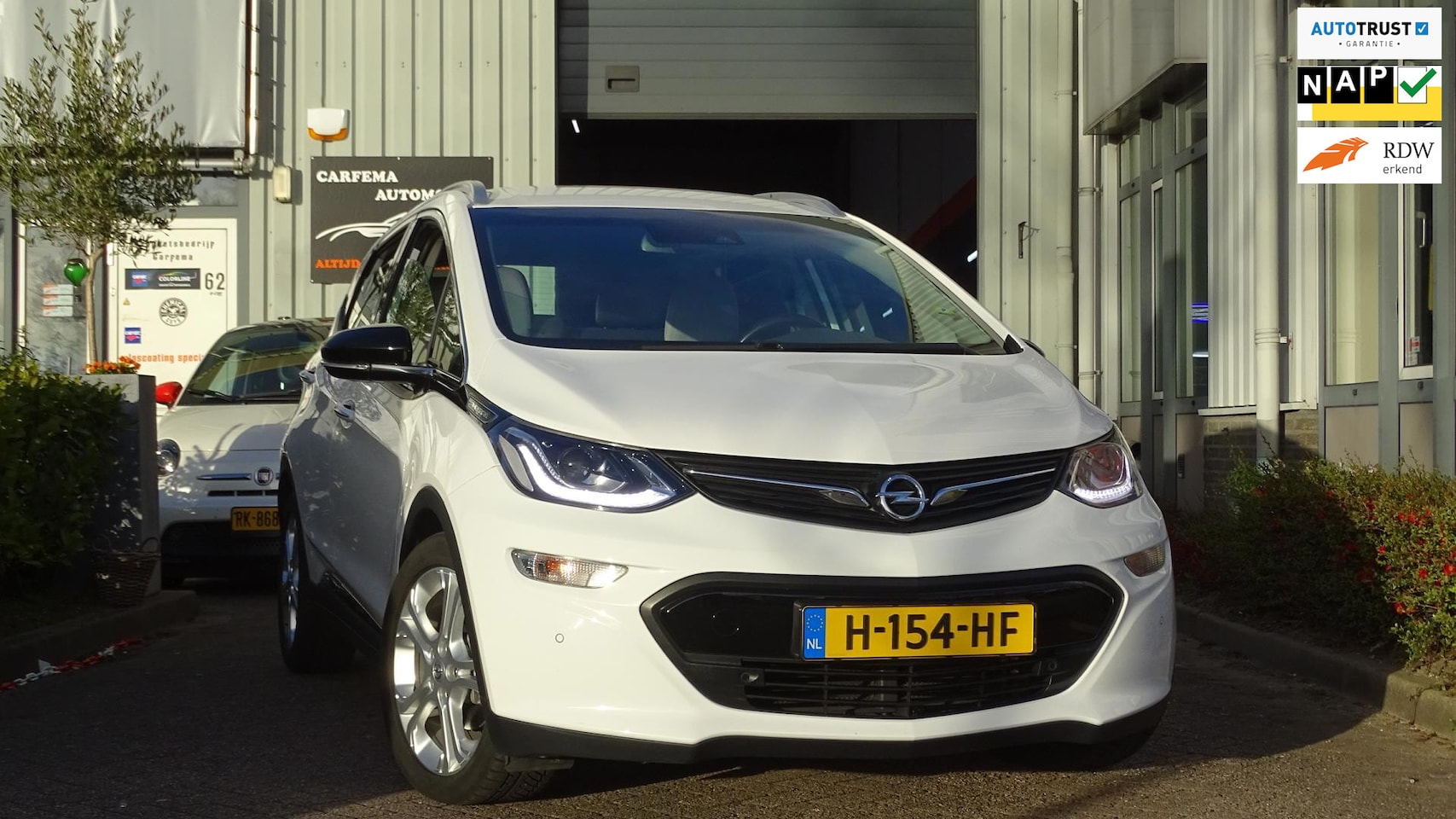 Opel Ampera-e - Business executive 60 kWh Xenon / Led / 1e Eigenaar - AutoWereld.nl