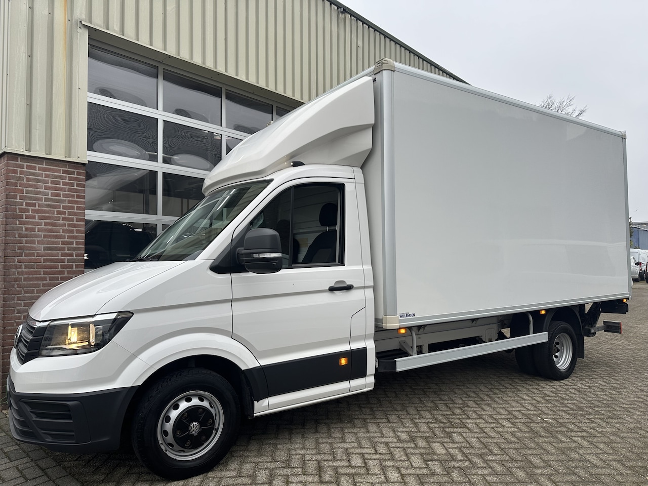 Volkswagen Crafter - 50 2.0 TDI 177pk Aut.Bakwagen+Laadklep Airco,Cruise,Radio,Tachograaf L440cm B213cm H218cm - AutoWereld.nl