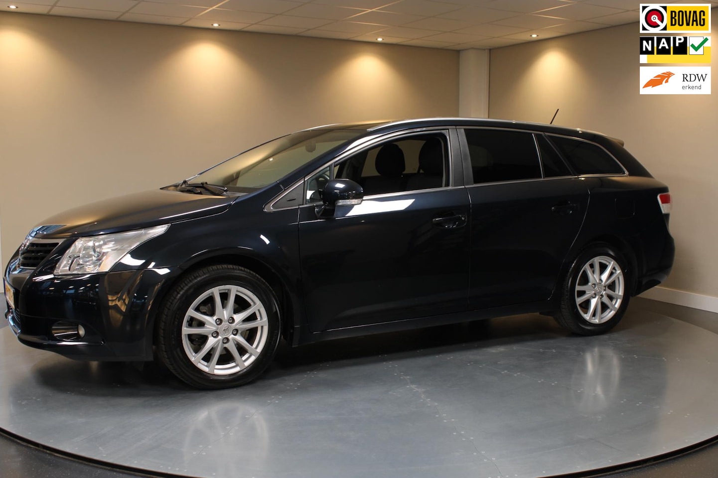 Toyota Avensis Wagon - 1.8 VVTi Business *Automaat* Dealer OH|2de Eigenaar|Trekhaak - AutoWereld.nl