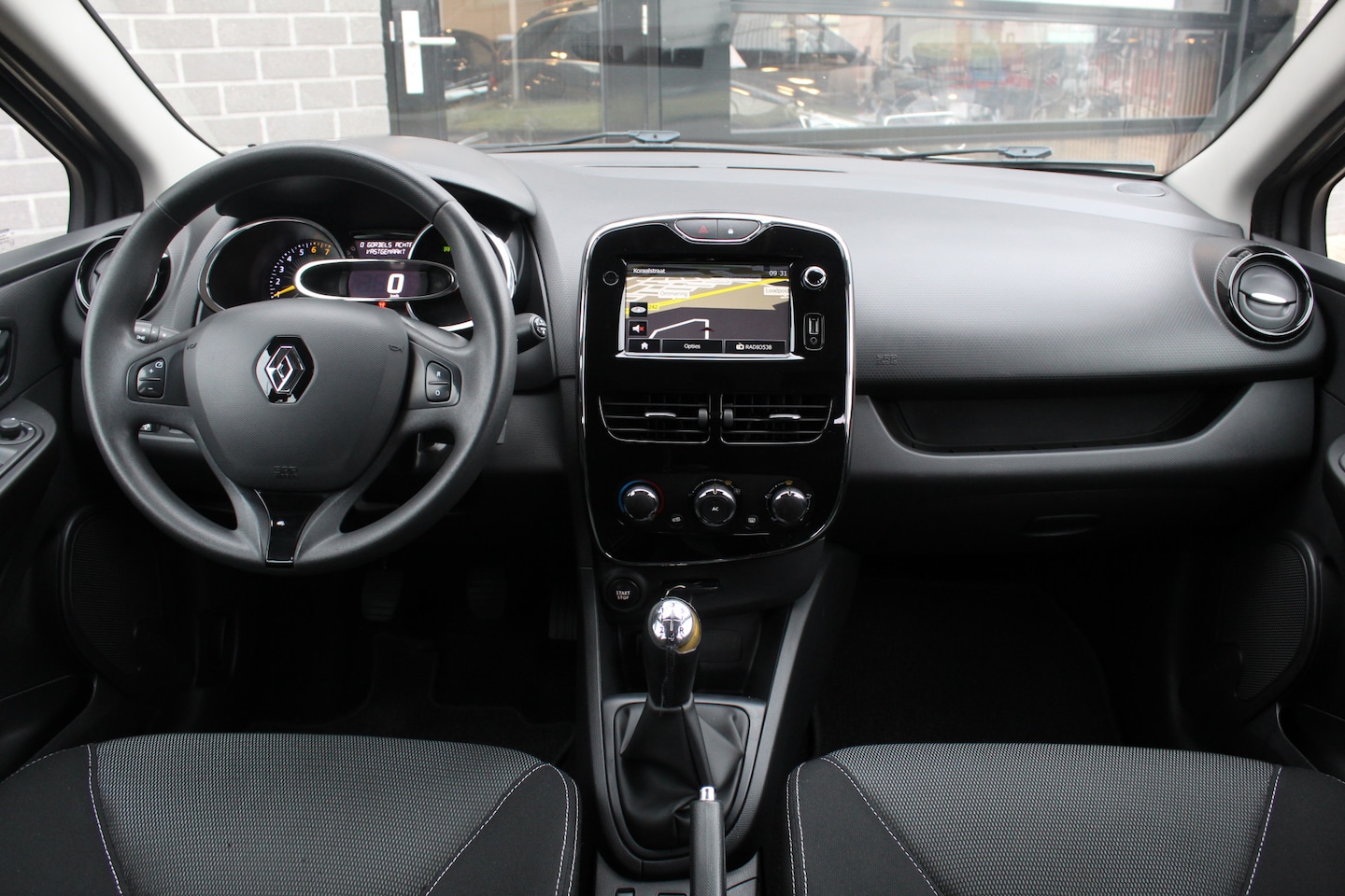 Renault Clio - 0.9 TCe Expression / Airco / Cruise / N.A.P. - AutoWereld.nl