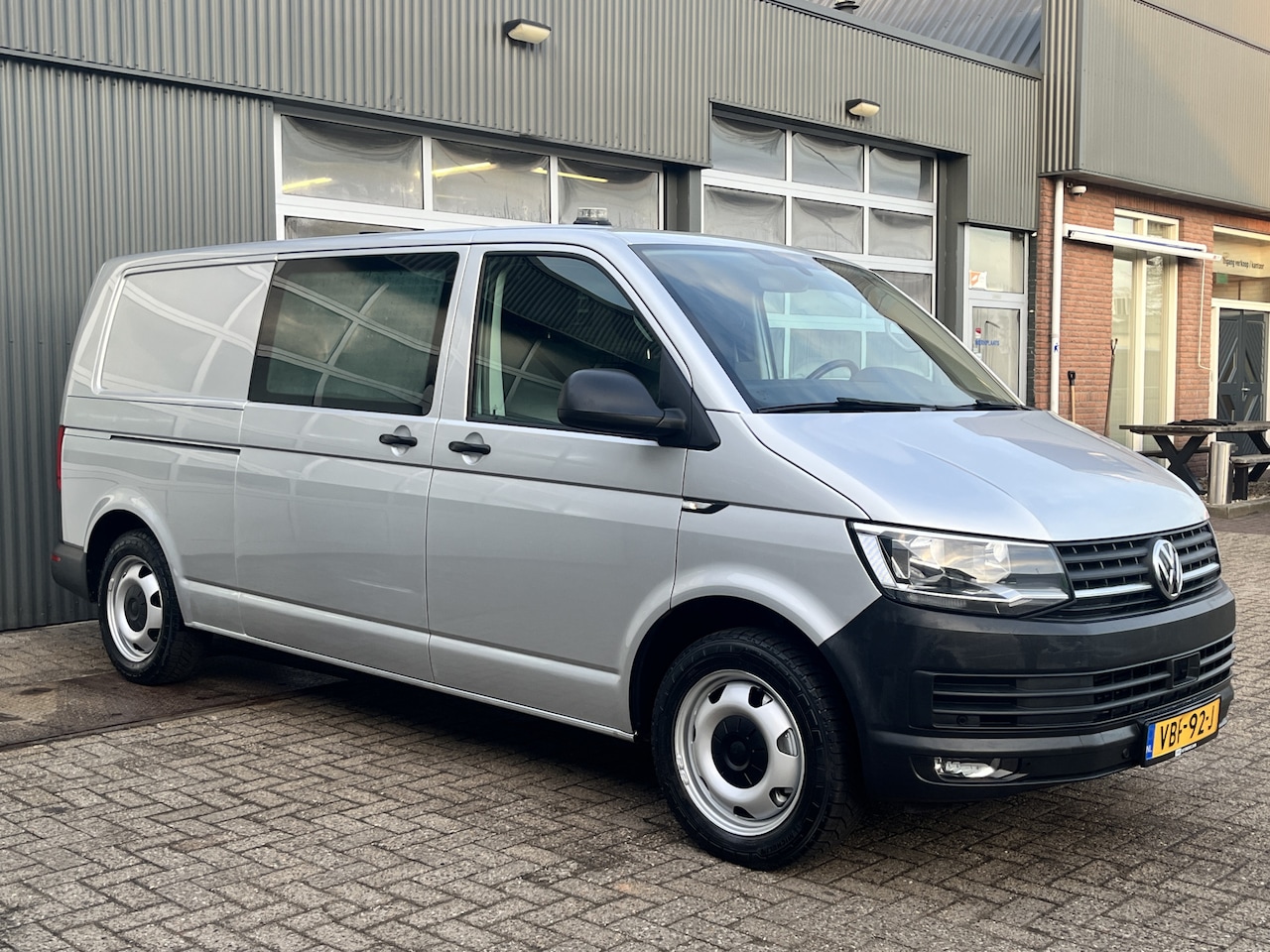 Volkswagen Transporter - 2.0 TSI L2H1 204pk DSG Automaat Dubbele schuifdeuren Airco Adaptive Cruise Navigatie Pdc V - AutoWereld.nl