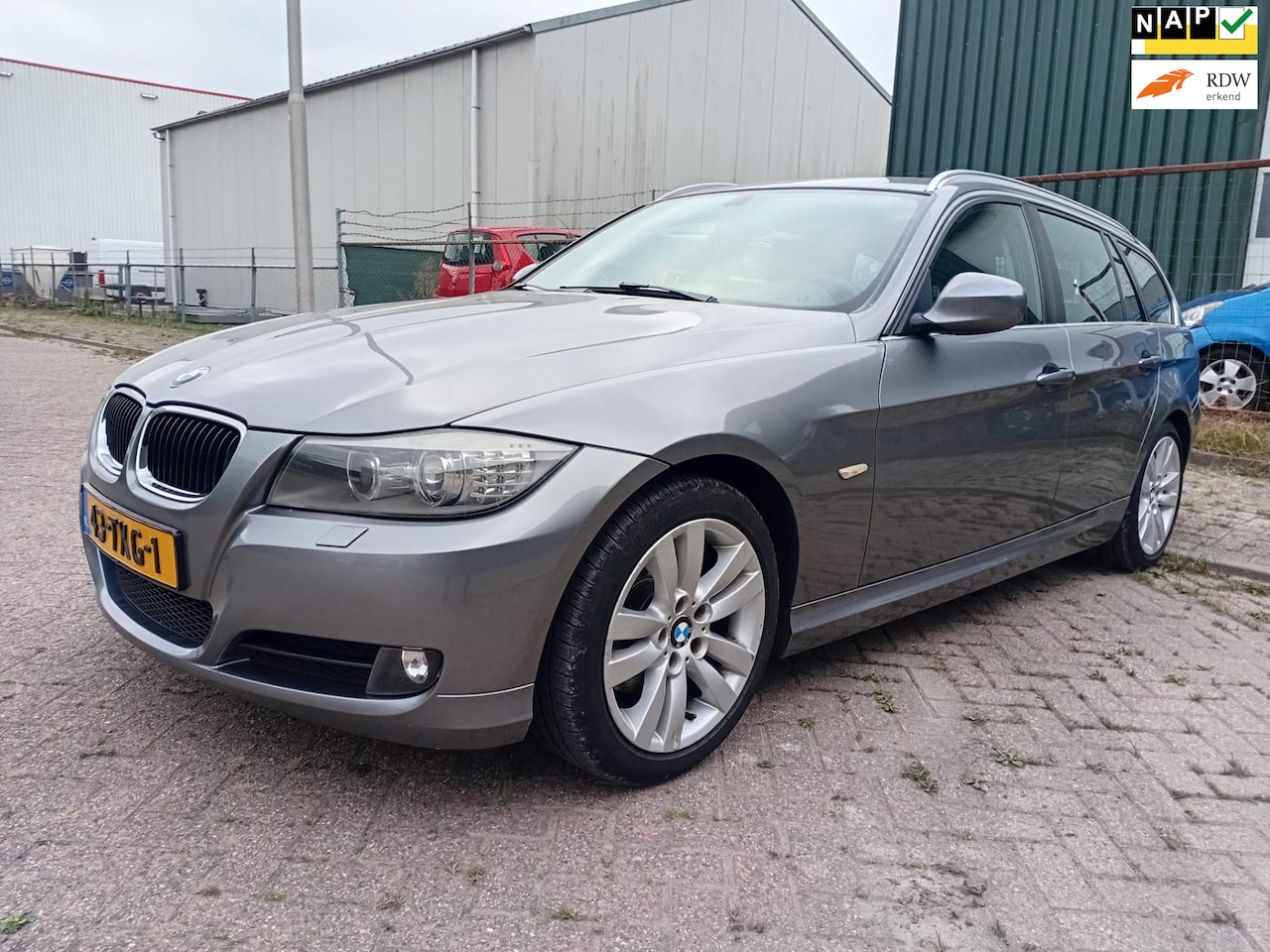 BMW 3-serie Touring - 320i Luxury Line Climate Cruise Leer Navigatie Xenon 2 sleutels Ond. Map NAP APK 06-2026 - AutoWereld.nl