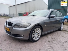 BMW 3-serie Touring - 320i Luxury Line Climate Cruise Leer Navigatie Xenon 2 sleutels Ond. Map NAP APK 06-2026