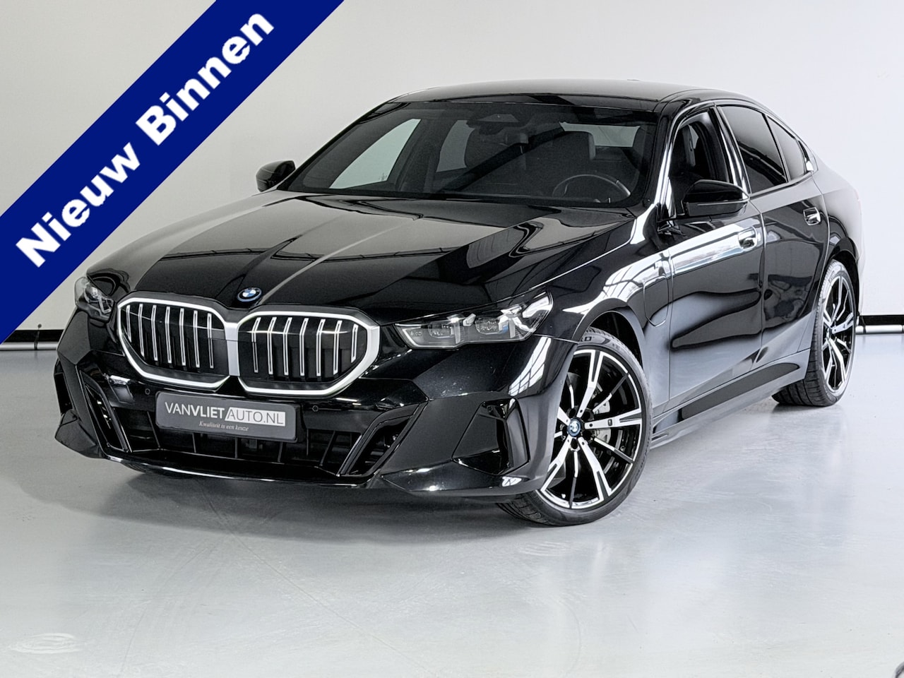 BMW 5-serie - 550e xDrive M SPORT - AutoWereld.nl