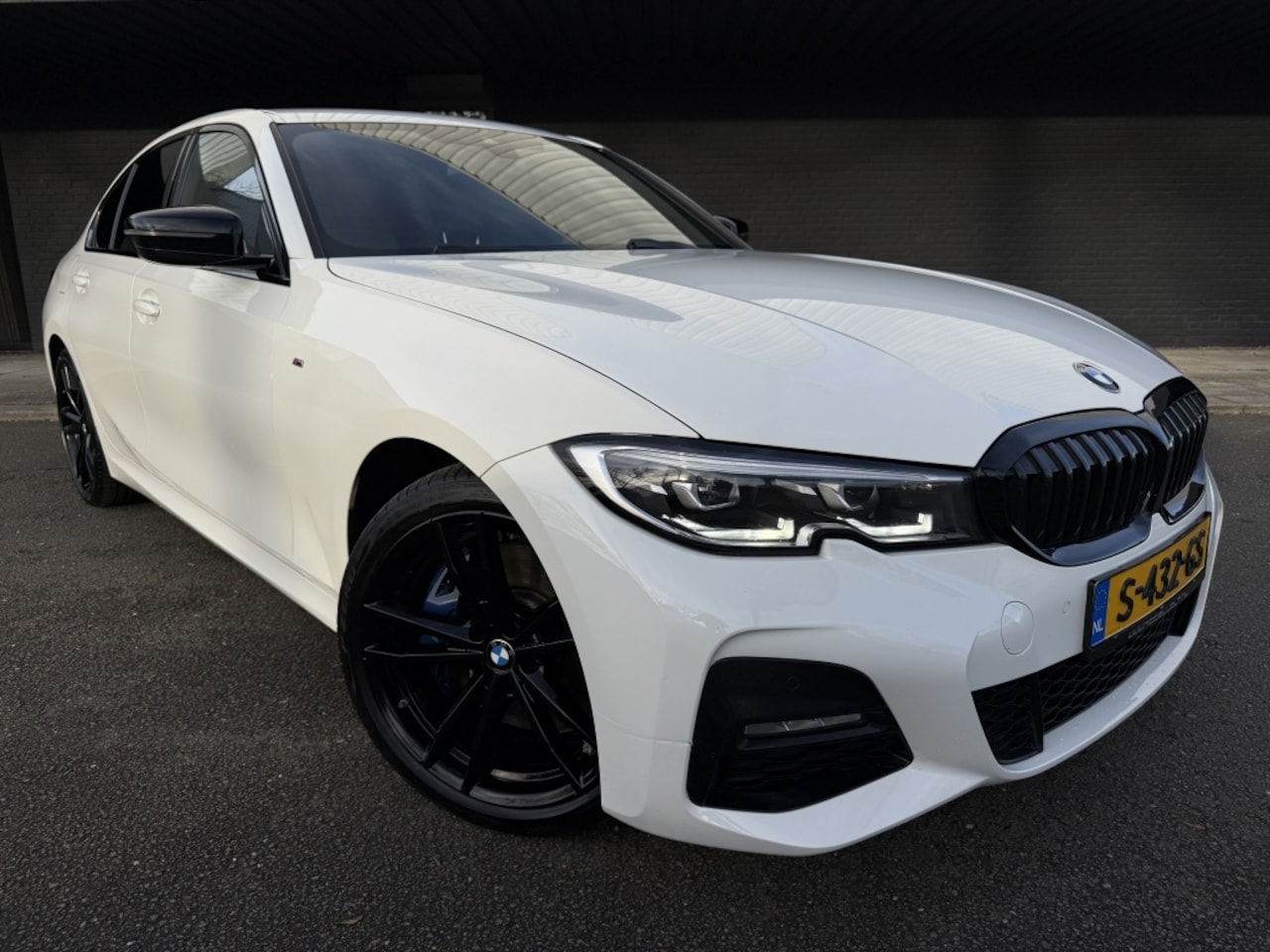 BMW 3-serie - 330e High Executive M-sport - AutoWereld.nl