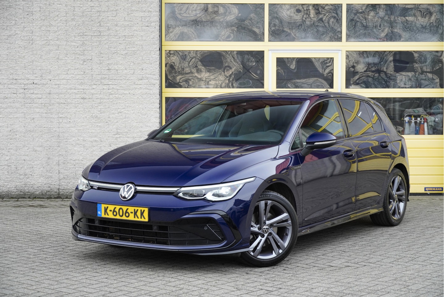 Volkswagen Golf - 1.5 TSI 131PK! 5drs 2x R-Line BJ2021 Lmv 17" | Led V+A | Pdc | Navi | Sideskirts | Achteru - AutoWereld.nl