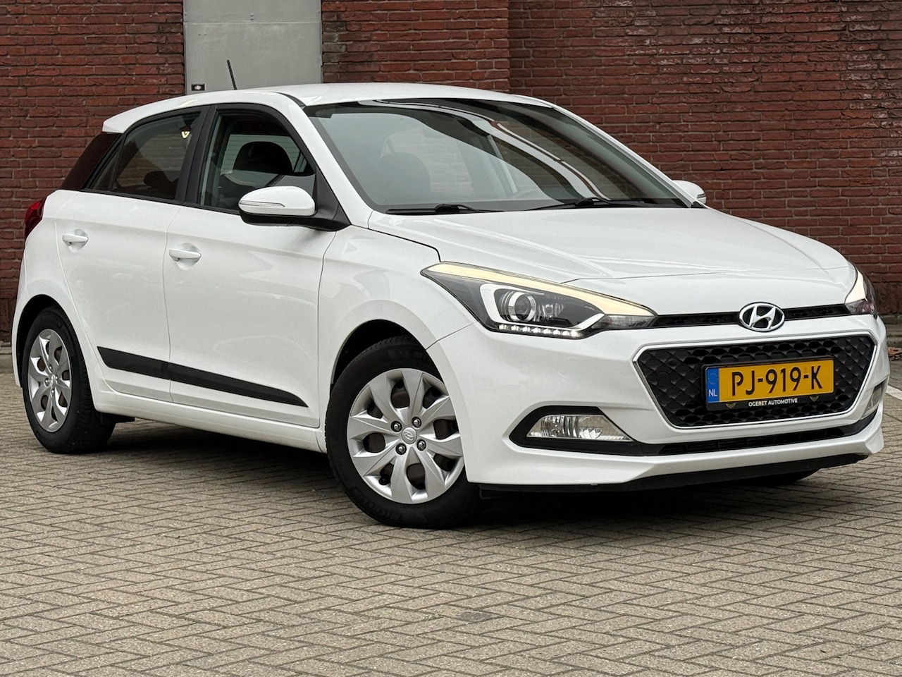 Hyundai i20 - 1.0 T-GDI Comfort|LED|NAVI|R.CAMARA|NAVI|TREKHAAK|NAP - AutoWereld.nl