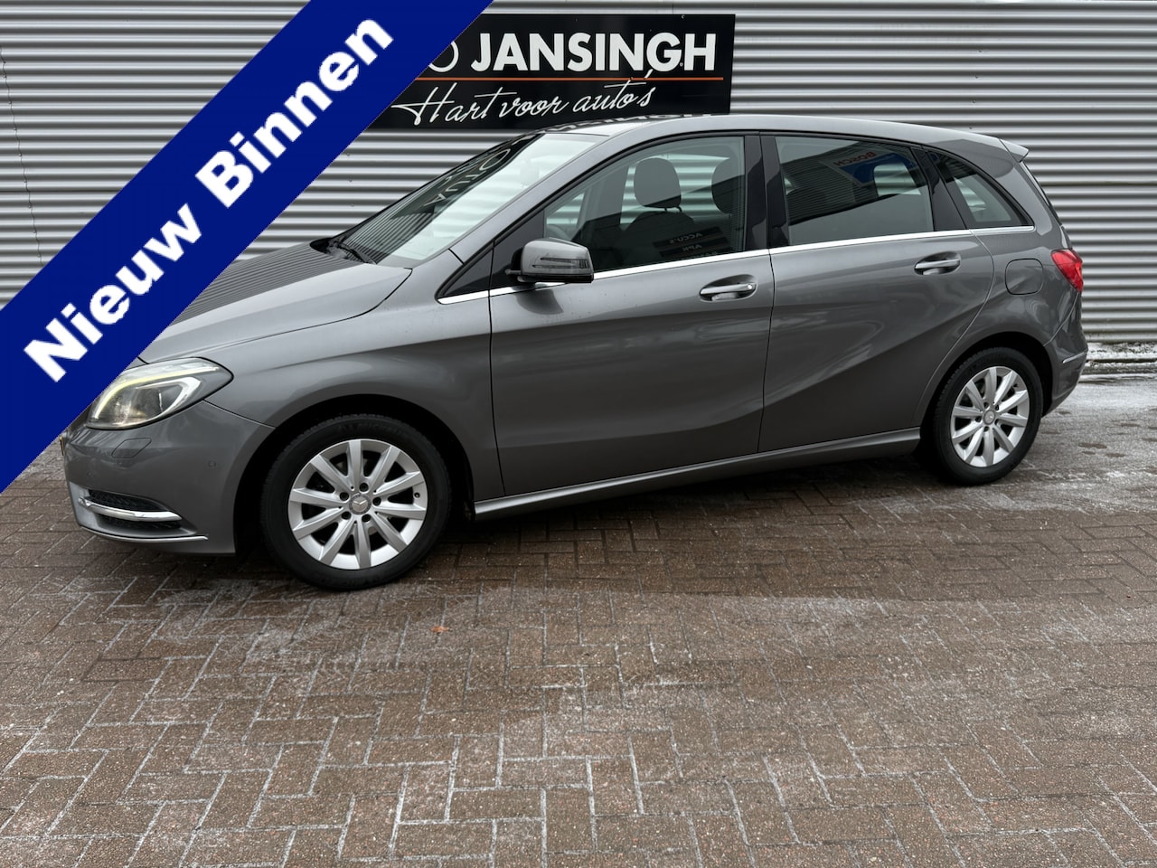 Mercedes-Benz B-klasse - 180 Ambition met 102.081 km!! Ndl auto!! | Clima | Cruise control | LM Velgen | Trekhaak | - AutoWereld.nl