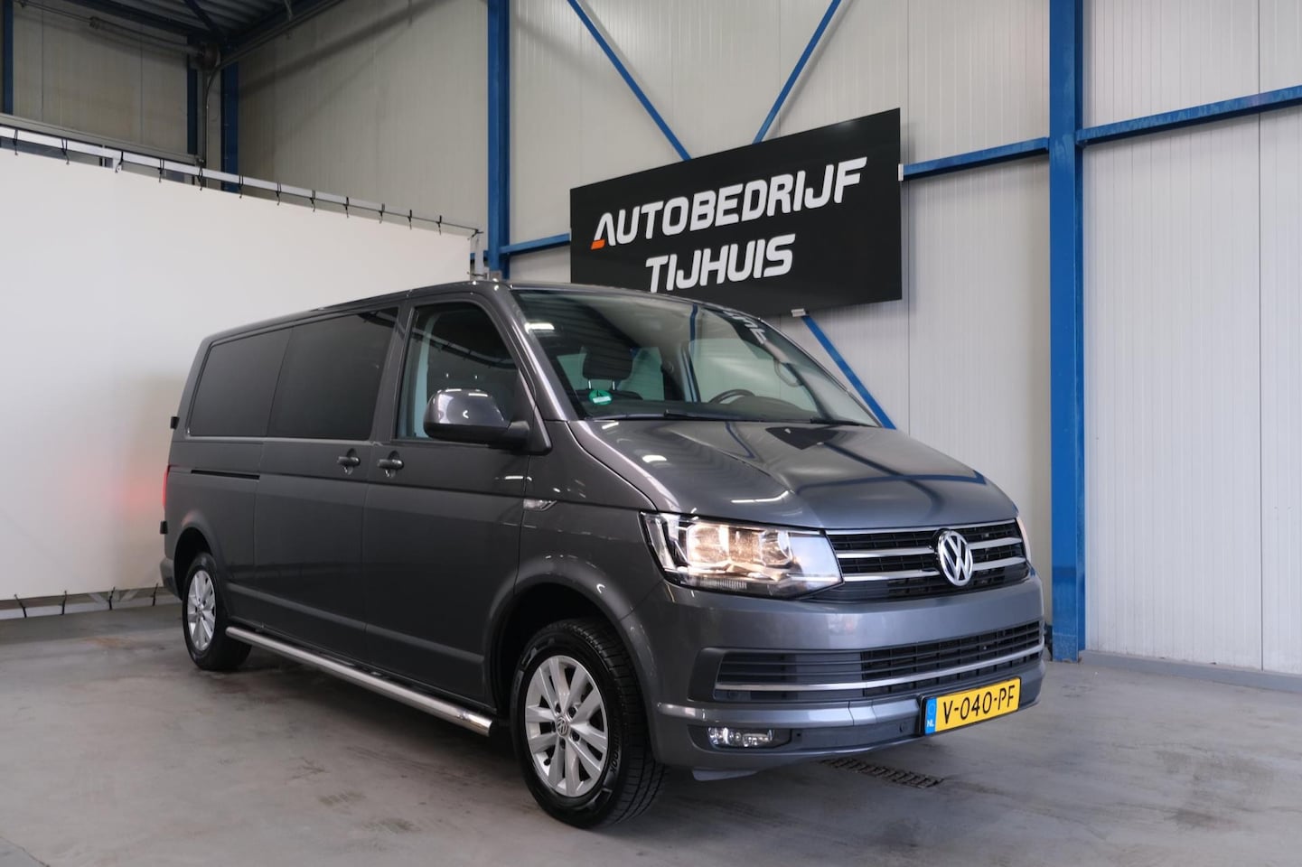 Volkswagen Transporter - 2.0 TDI L2H1 DC Highline Automaat - N.A.P. Airco, Cruise, Navi, PDC - AutoWereld.nl