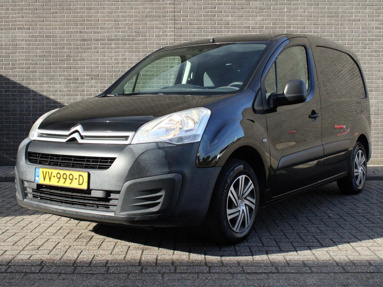 Citroën Berlingo - 1.6 BlueHDI 100 Club S&S Automaat, Airco, Trekhaak, CruiseControl - AutoWereld.nl