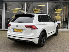 Volkswagen Tiguan - 1.5 TSI Highline Business R-Line 360Cam/Pano/Trekhaak