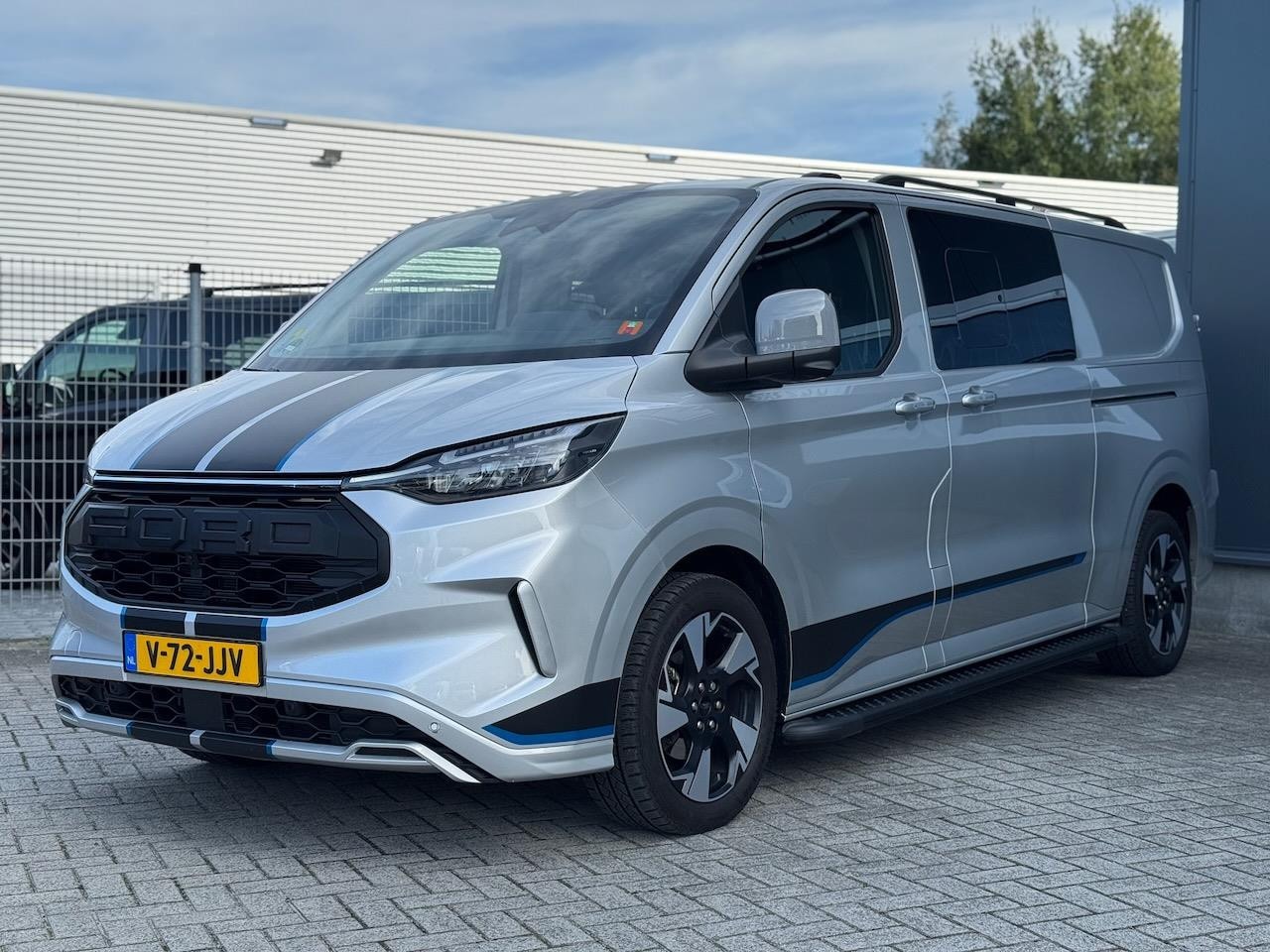 Ford Transit Custom - 2.0 TDCI L2H1 Sport DC AWD 170pk | 2029 GARANTIE | Elek. Trekhaak 2500KG | Raptor | Digi S - AutoWereld.nl