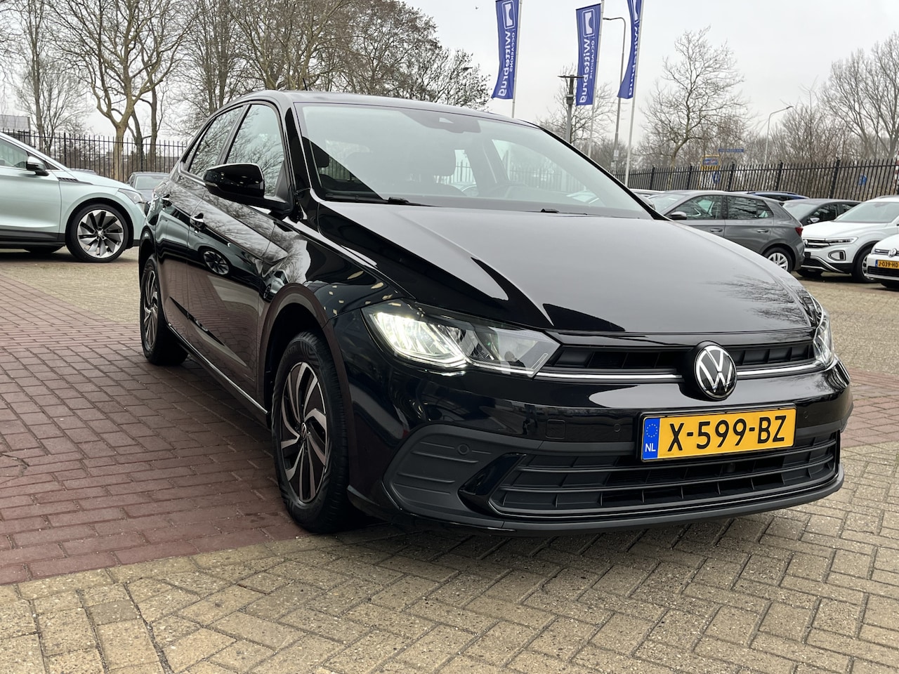 Volkswagen Polo - 1.0 TSI Life / Navigatie / Parkeersensoren V+A / Climate control / Draadloze telefoonlader - AutoWereld.nl