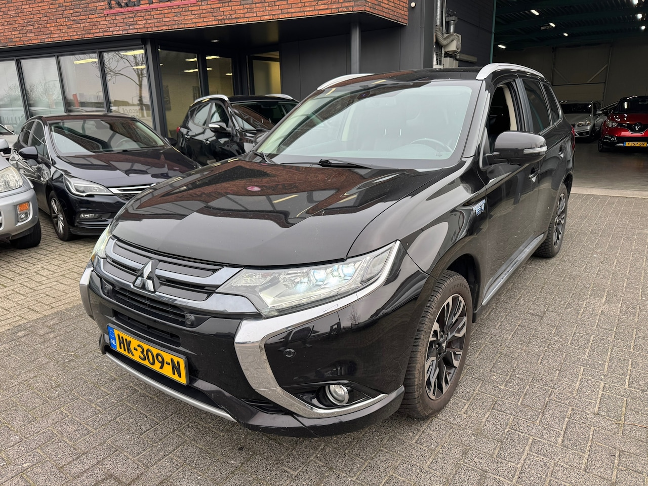 Mitsubishi Outlander - 2.0 PHEV Instyle+ ACC LEDER VOLLEDIG ONDERHOUDEN VOL ORIG NL NAP - AutoWereld.nl