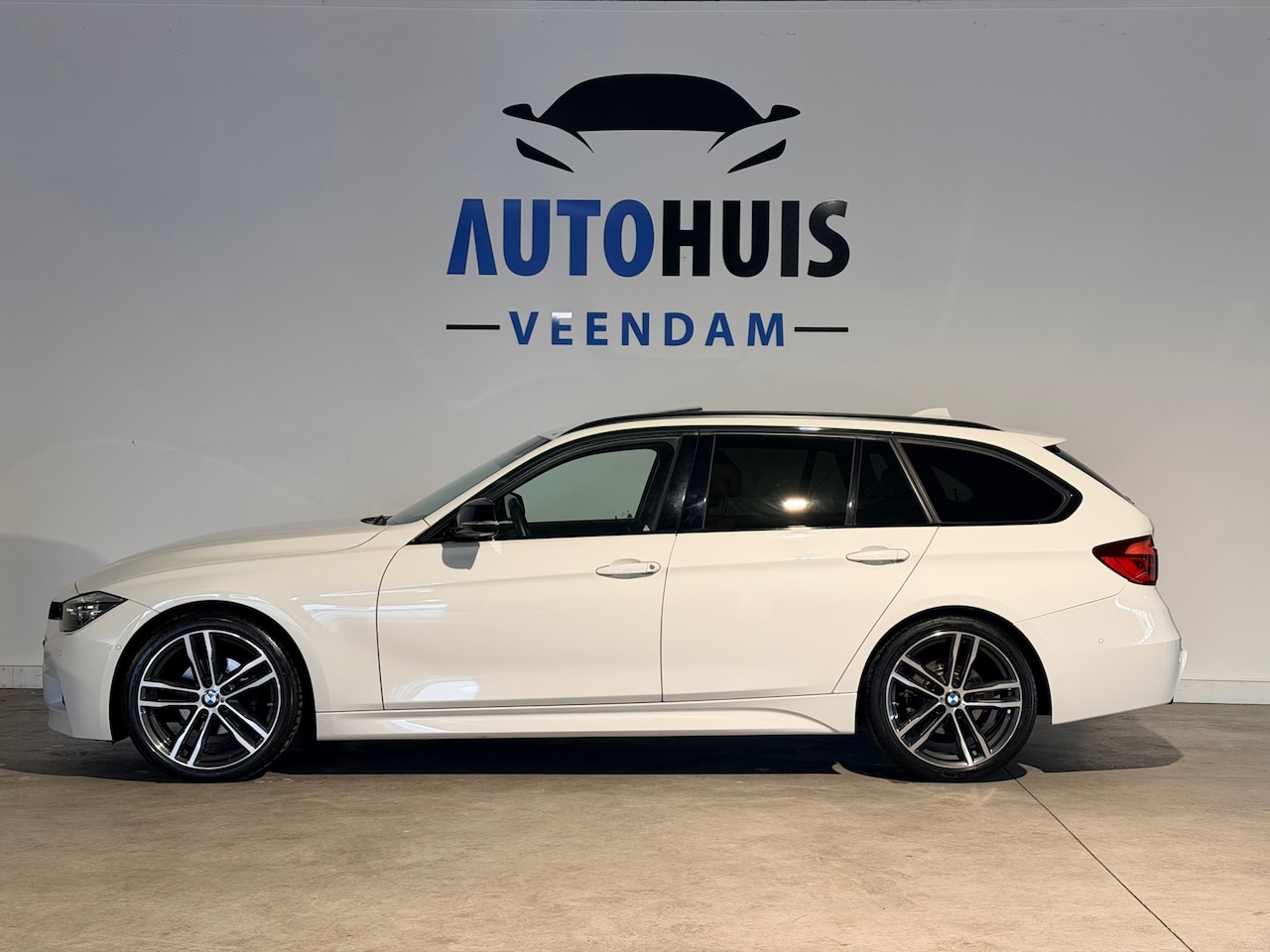 BMW 3-serie Touring - 320i Edition M Sport Shadow Executive - AutoWereld.nl