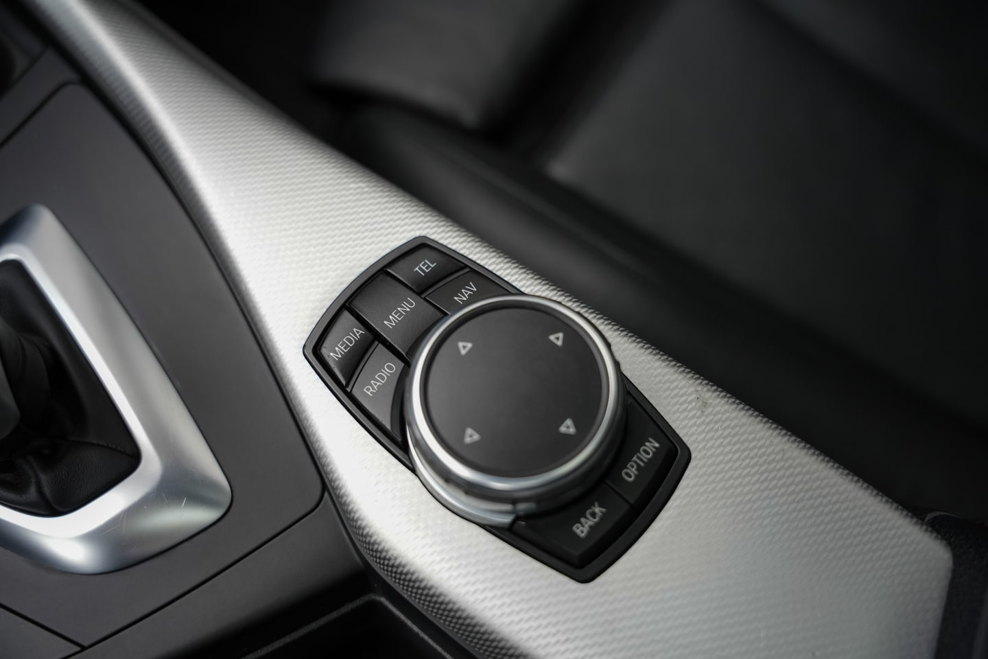 BMW 1-serie - 125i 218 pk M-Sportpakket / Schuif-Dak/ Harman&Kardon/ Xenon-Led/ Sport-Uitlaat/ Park.Sens - AutoWereld.nl