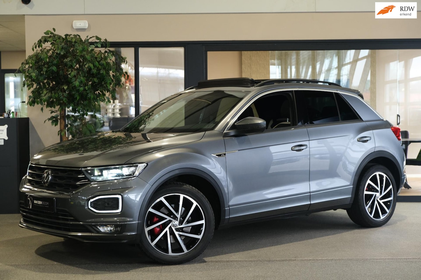 Volkswagen T-Roc - 1.5 TSI DSG 150PK R-Line Viritual Navi ACC CAM LED Trekhaak - AutoWereld.nl