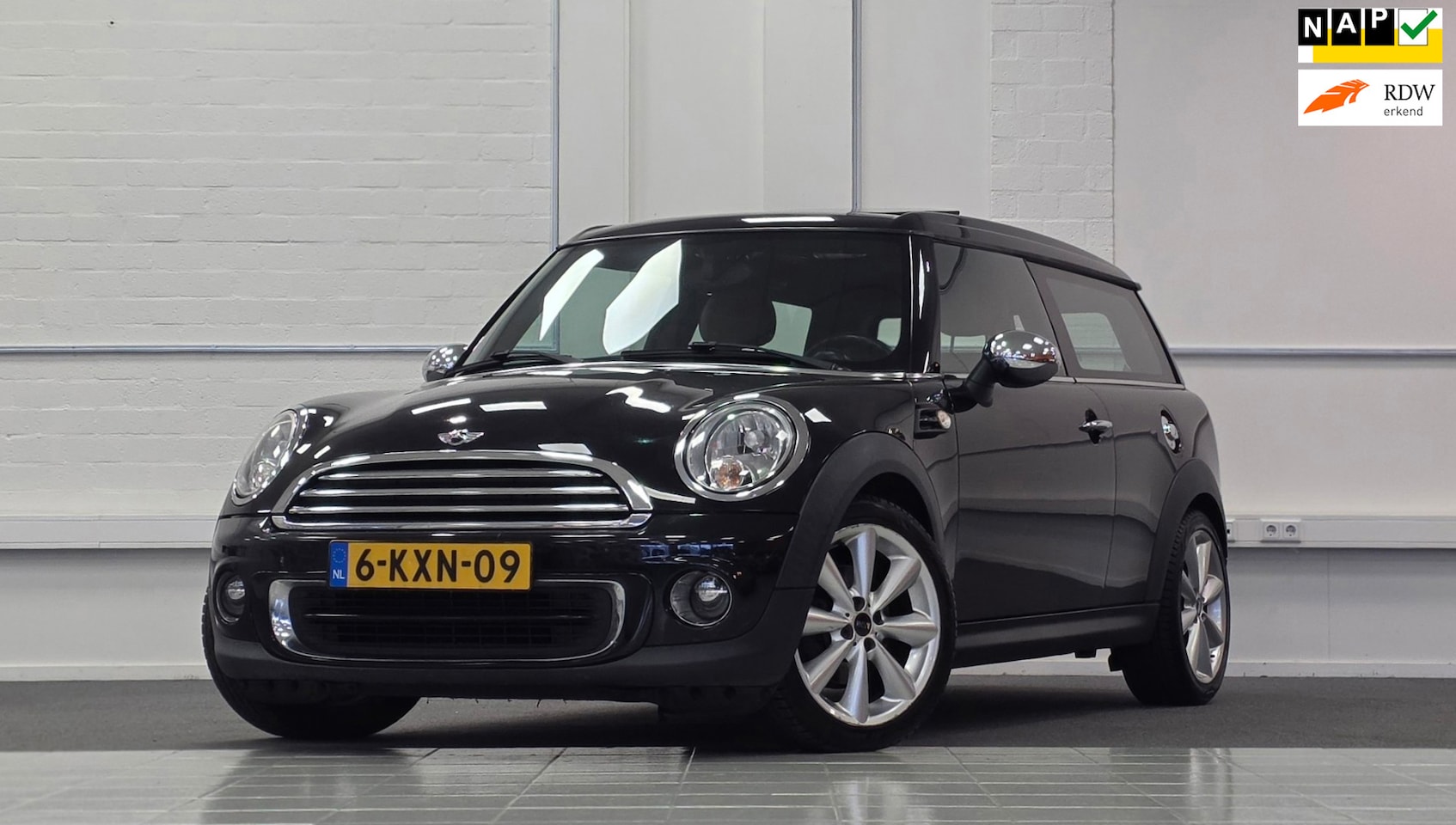 MINI Clubman - Mini 1.6 One Chili Leer Navi Schuif/kanteldak Allseason banden - AutoWereld.nl