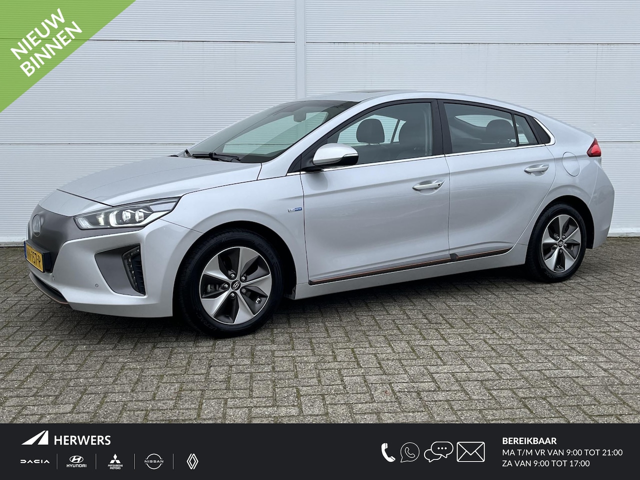 Hyundai IONIQ - Premium EV / Accu SOH 100% / 100 % Dealeronderhouden / Achterstoelen verwarmd / - AutoWereld.nl