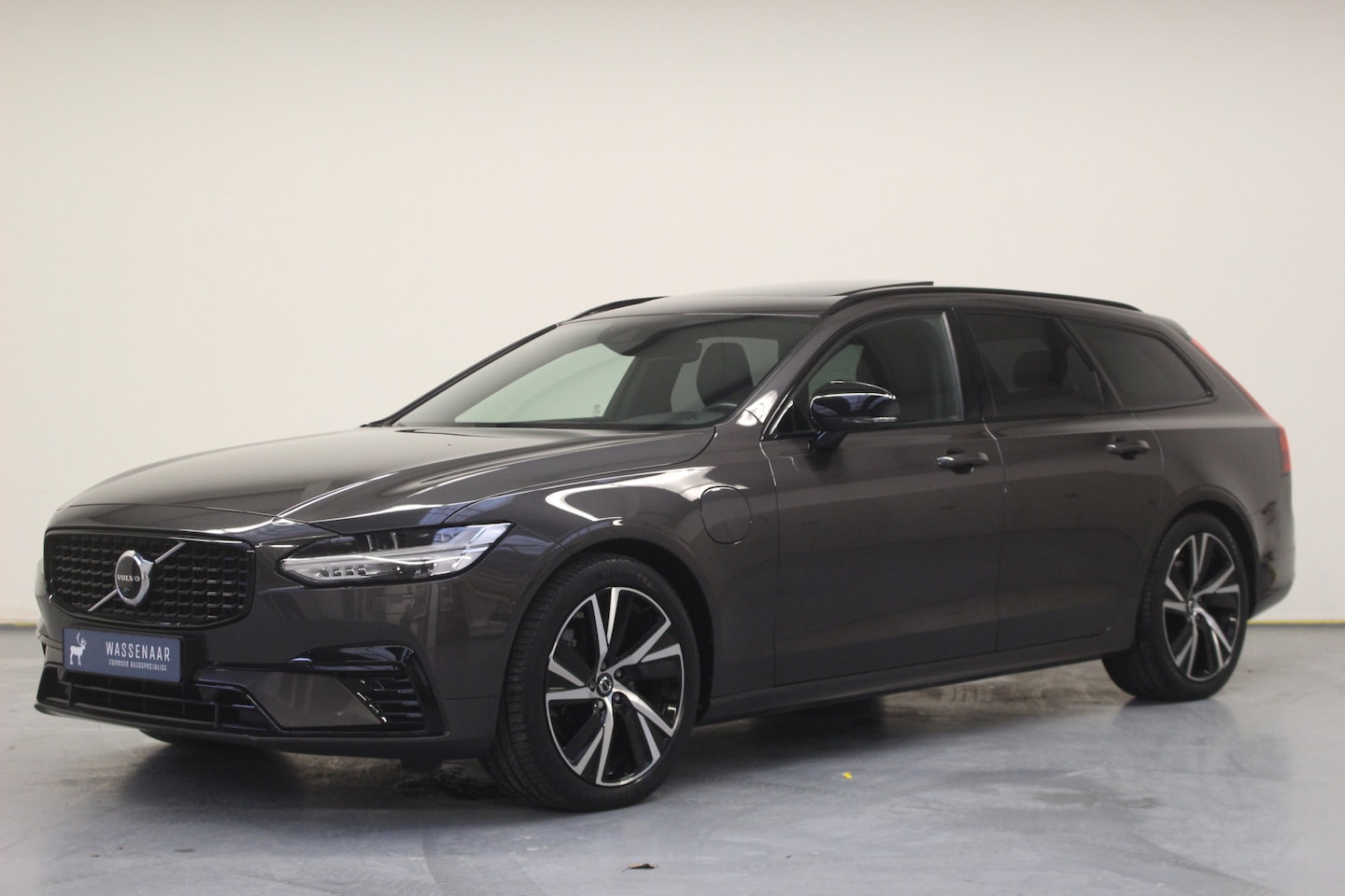 Volvo V90 - T8 Recharge AWD R-Design | Rijklaarprijs | Pano dak | HUD | - AutoWereld.nl