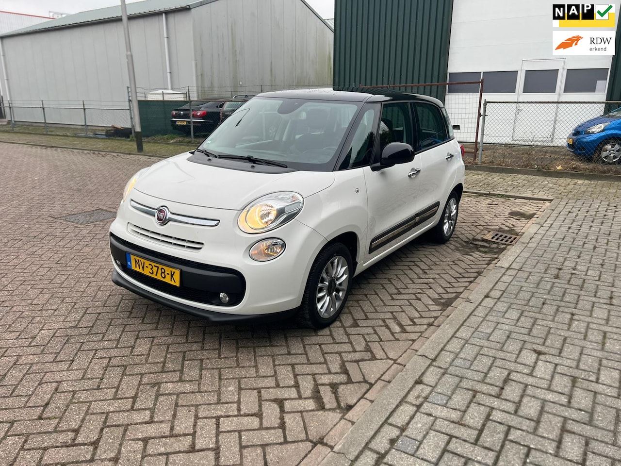 Fiat 500 L - 0.9 TwinAir Lounge Pano Navi Airco Cruise Trekhaak 1e Eigenaar - AutoWereld.nl