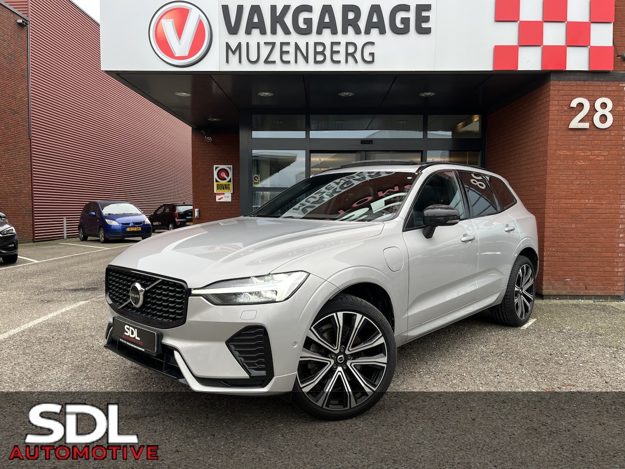 Volvo XC60 - 2.0 Recharge T8 AWD R-Design 392PK!! // LEDER+ELEK. STOELEN // SCHUIF-KANTELDAK // 360 CAM - AutoWereld.nl