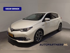 Toyota Auris - 1.8 Hybrid Trend - Parelmoerlak - Cruise - Camera - Sensoren voor/achter - 17"