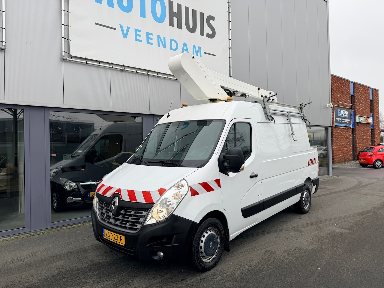 Renault Master - T35 2.3 dCi L2H2 Hoogwerker - AutoWereld.nl