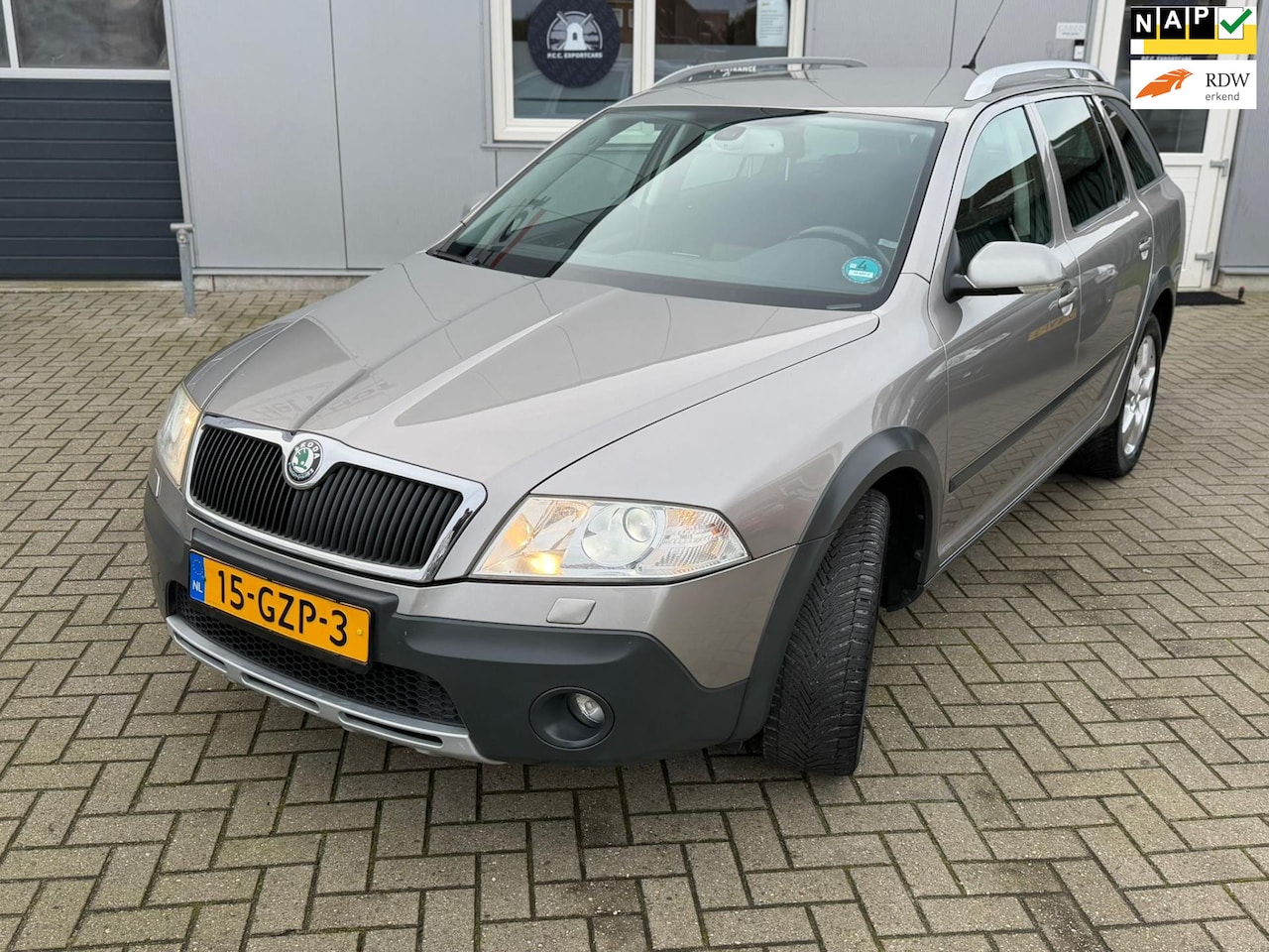 Skoda Octavia Combi - 2.0 FSI Scout Business 4X4 - AutoWereld.nl