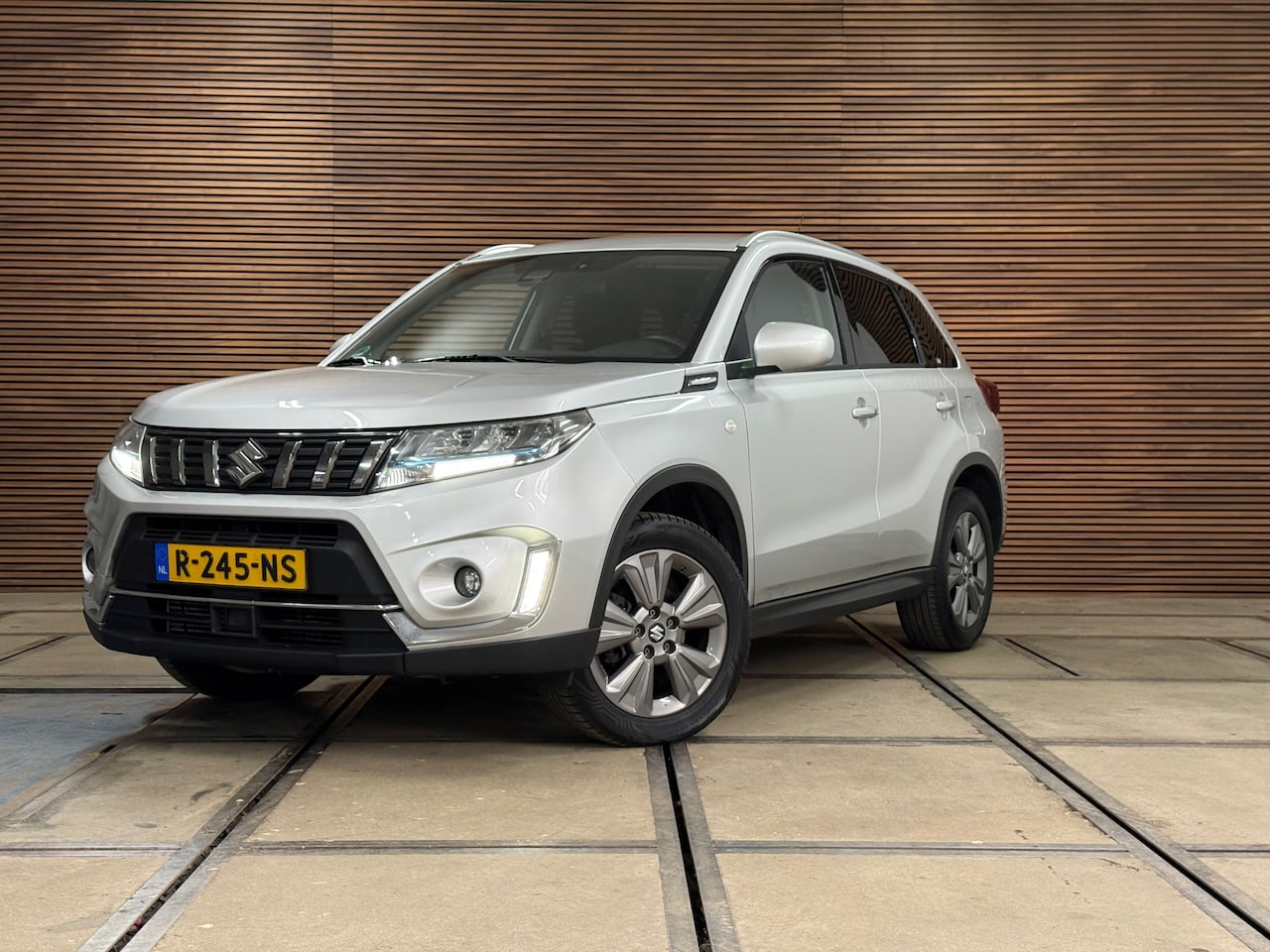 Suzuki Vitara - 1.4 Boosterjet Select Smart Hybrid Automaat | LED | Camera | Trekhaak - AutoWereld.nl