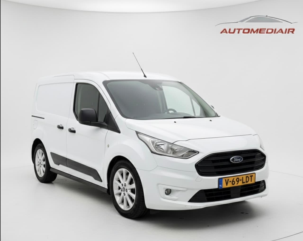 Ford Transit Connect - 1.5 TDCI L1 Ambiente HP PDC, Stoelverwarming, trekhaak, 101pk + garantie - AutoWereld.nl
